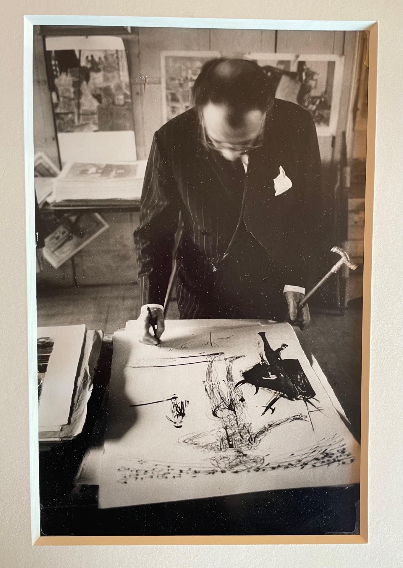 Il s'agit d'une occasion rare de posséder deux affiches lithographiques originales en édition limitée, publiées par notre galerie en partenariat avec Salvador Dali pour célébrer l'anniversaire des 