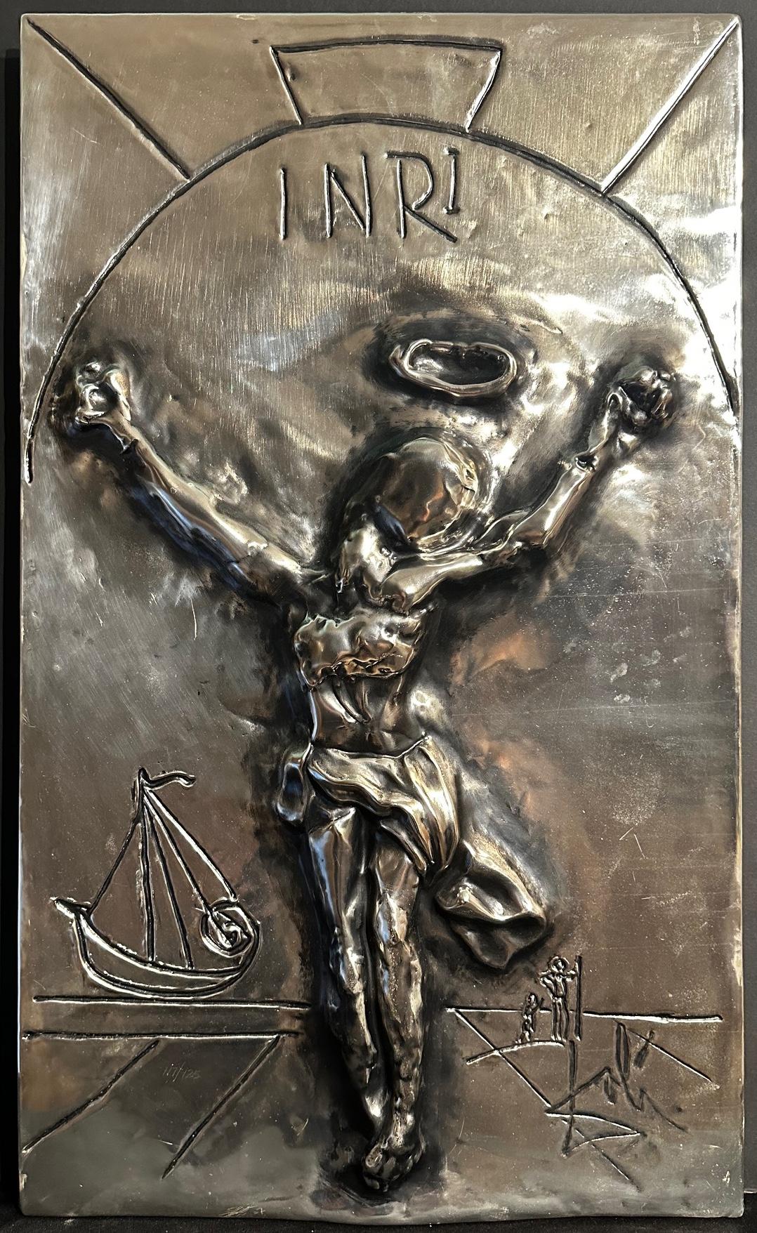Christus des St. John am Kreuz Silberbasrelief – Sculpture von Salvador Dalí