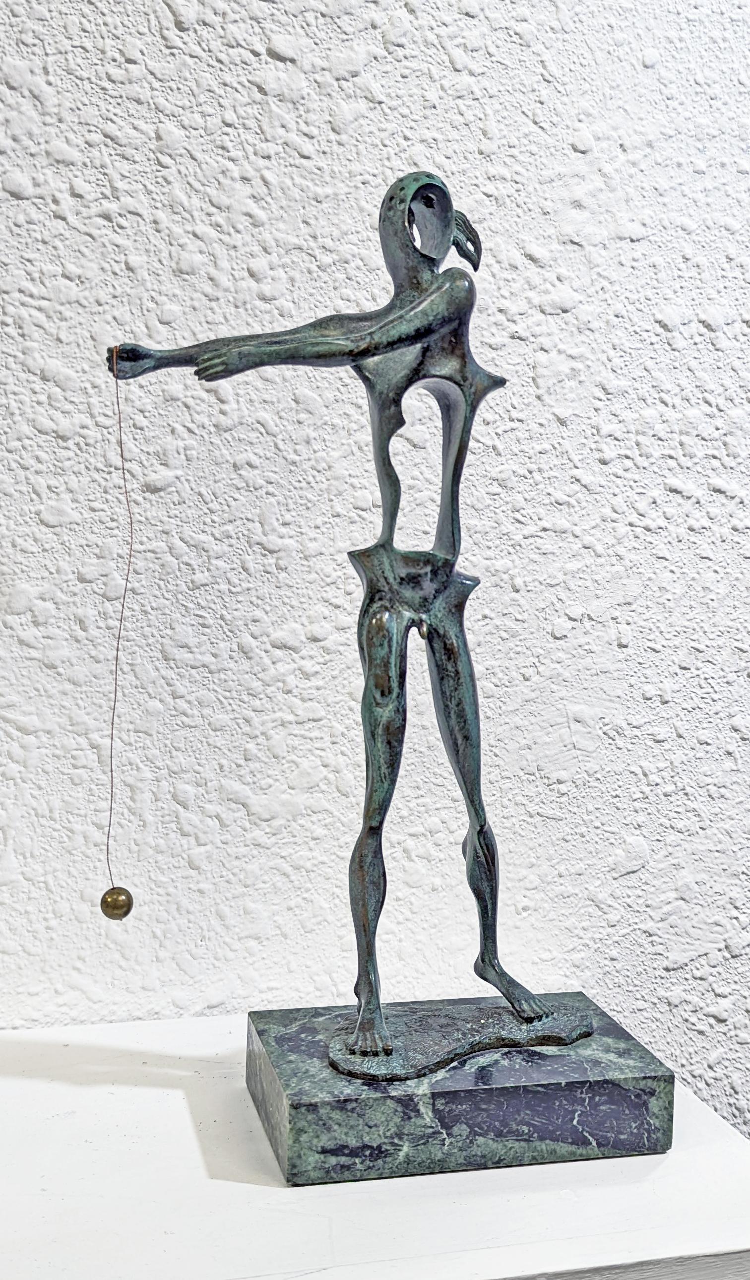 Homage to Newton (Bronzeskulptur) – Sculpture von Salvador Dalí