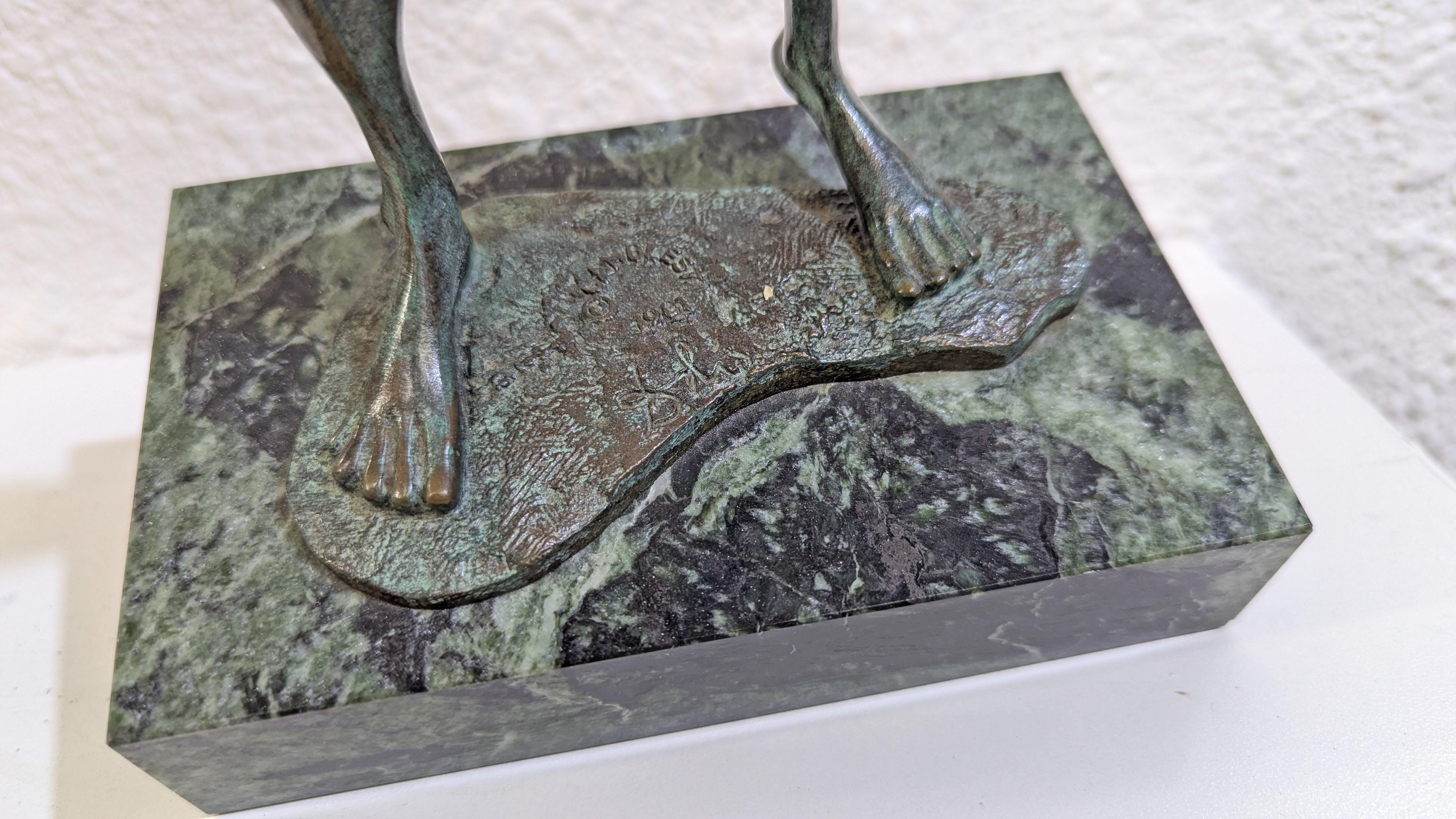 Homage to Newton (Bronzeskulptur) (Gold), Abstract Sculpture, von Salvador Dalí