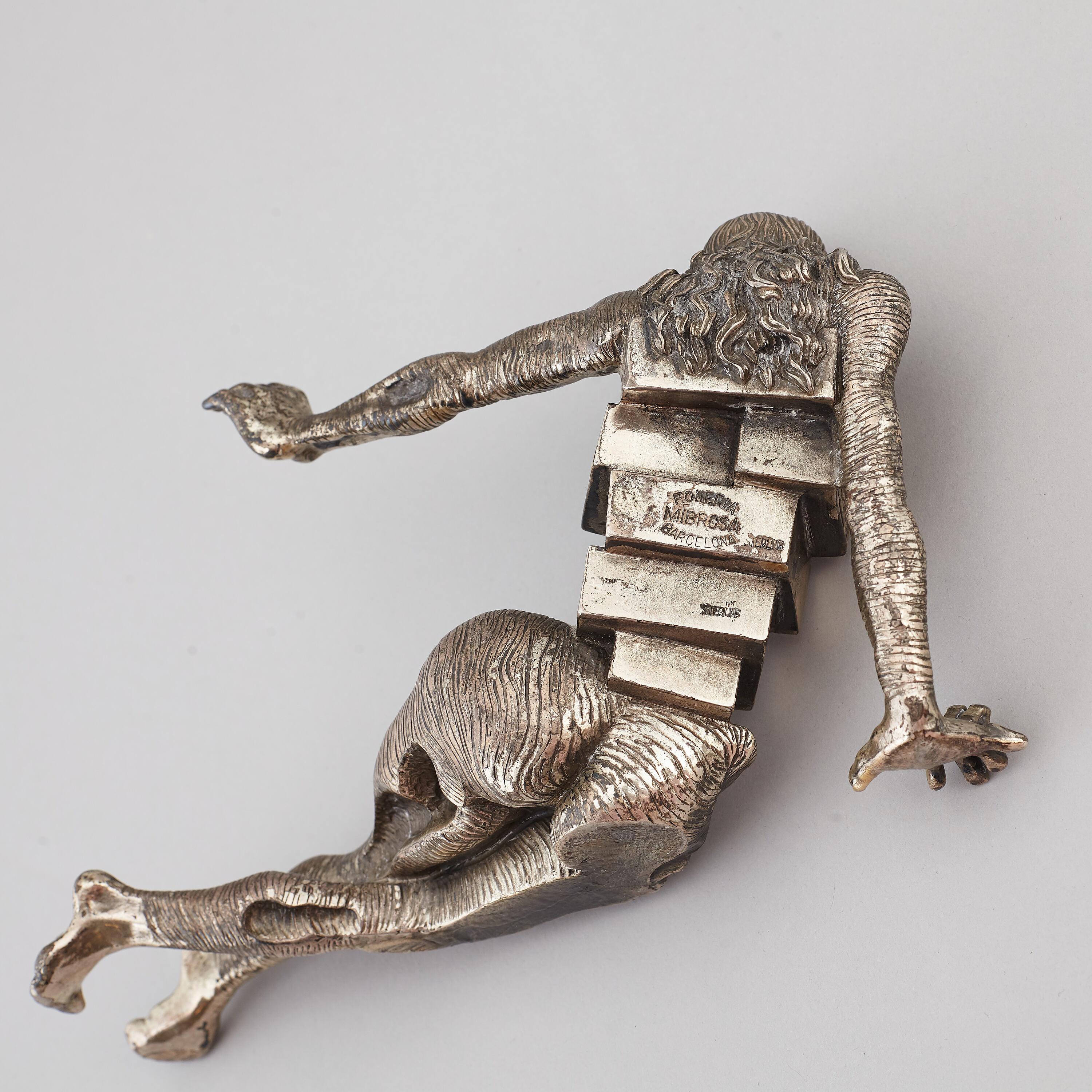 Salvador Dalí
(Spain, 1904-1989)
Le cabinet Anthropomorphique
1982, signed Dali 057/330-A.
Foundry marks Foneria Mirbosa, Barcelona. Silver sculpture. 12 x 23 cm, w. 2102 gr.

A bronze sculpture representing a woman lying down, head down, arm