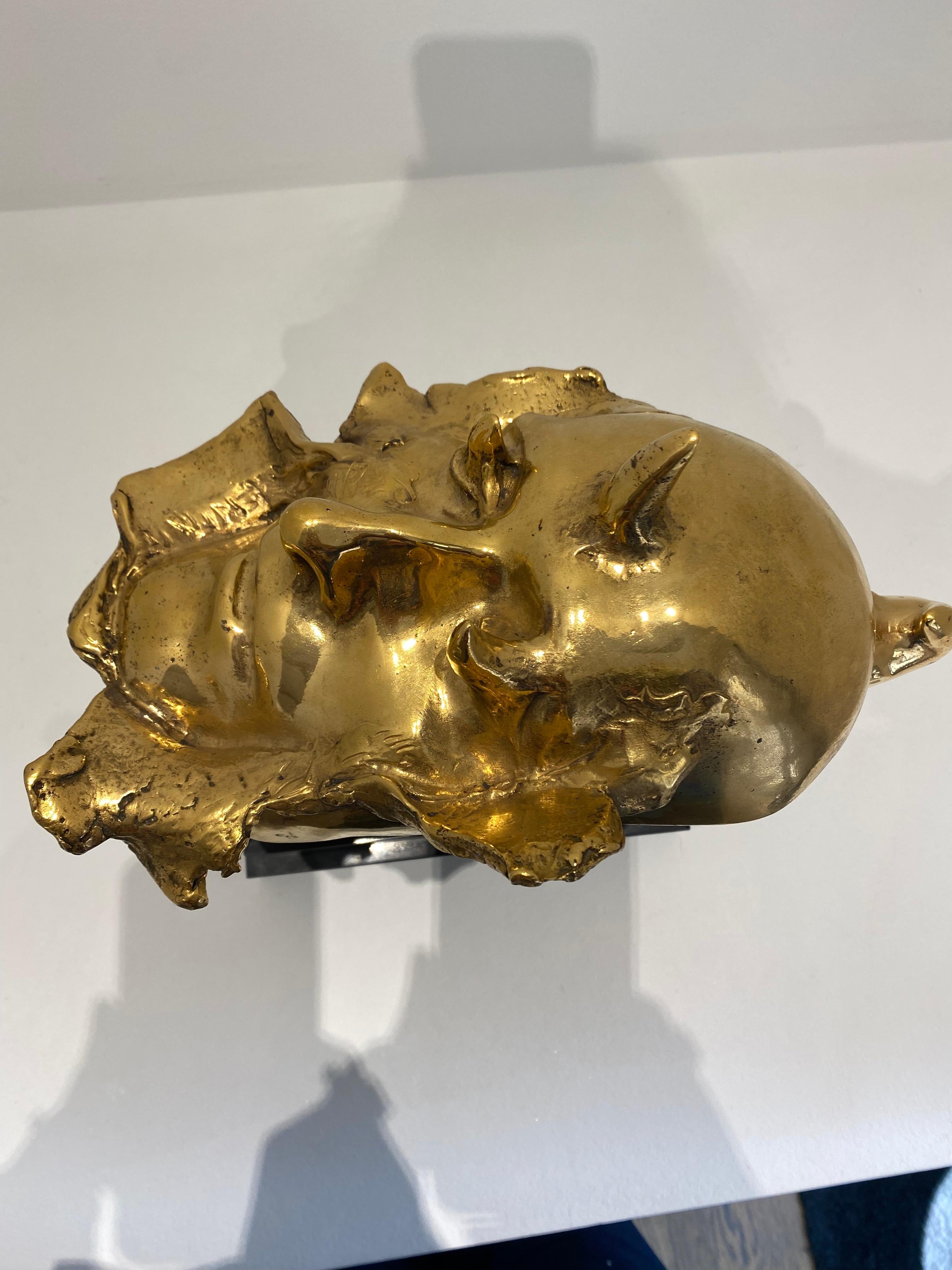 Máscara de Napoleón sobre un Rinoceronte, Escultura, Dalí, Oro, Animales, Bronce

Máscara mortuoria de Napoleón sobre un rinoceronte
Ed. 7/8 unid.
Bronce con pátina dorada
32,5 x 30 x 18,5 cm
Firmado, numerado y sello de la fundición : 7/8 ,