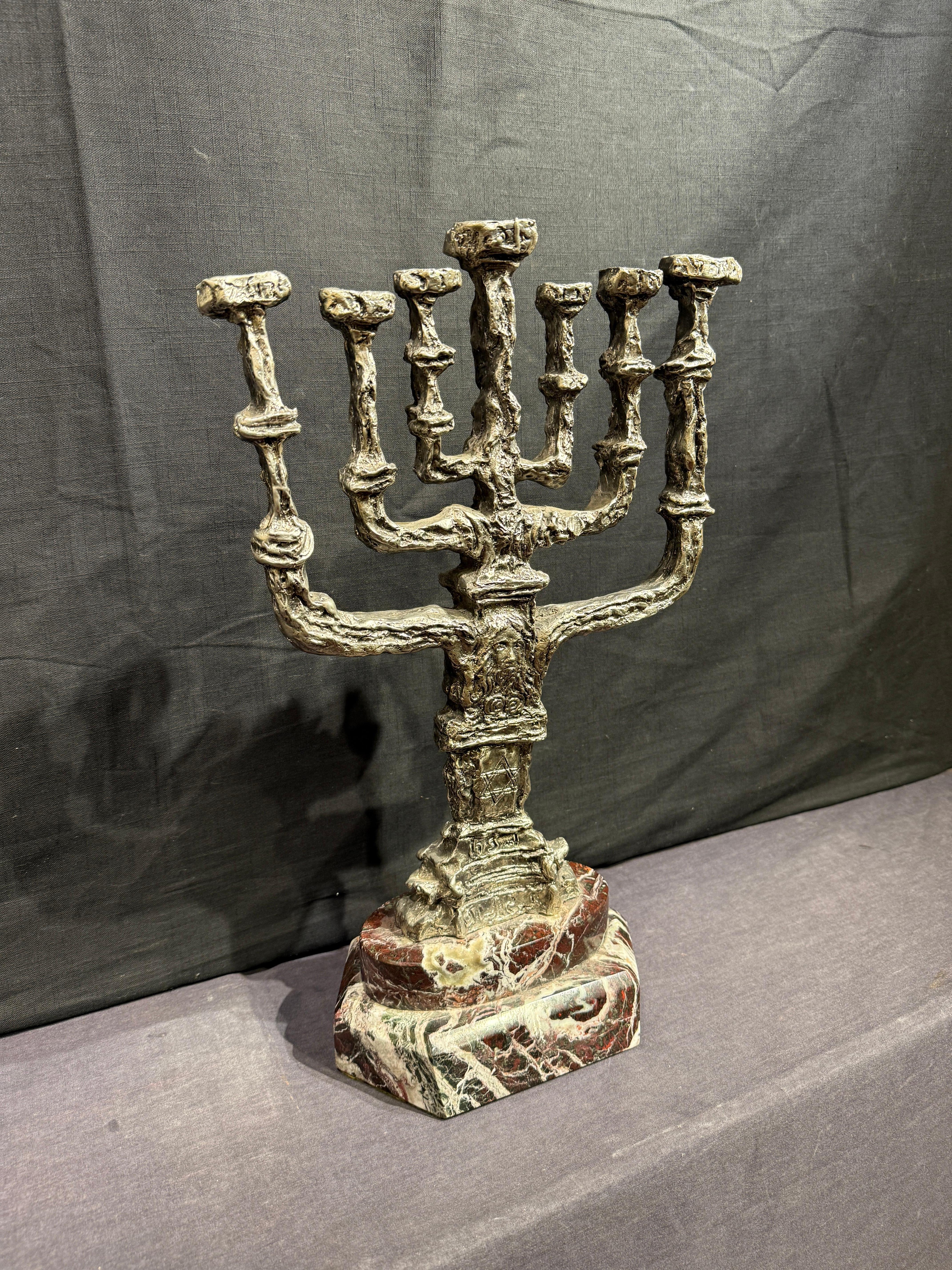 Menorah, 1980
Salvador Dalì (spagnolo, 1904-1989)
Bronzo argentato e base in pietra di Gerusalemme
Firmato in basso al centro
Edizione A.I.C. Centro inferiore
20 x 12,25 x 5,75 pollici

Salvador Dalì nacque l'11 maggio 1904 nella piccola città