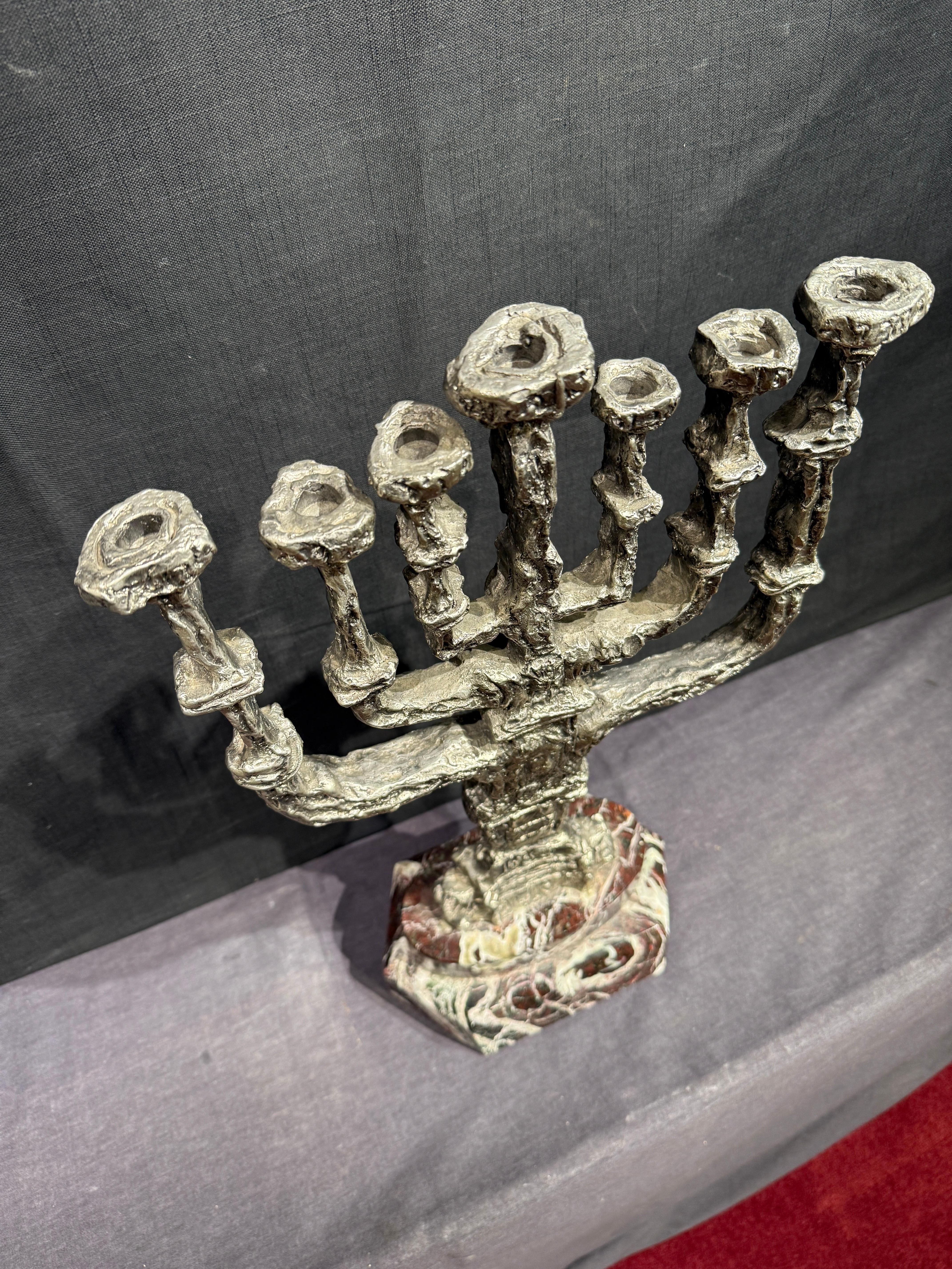 Menorah con base in pietra di Gerusalemme in vendita 2