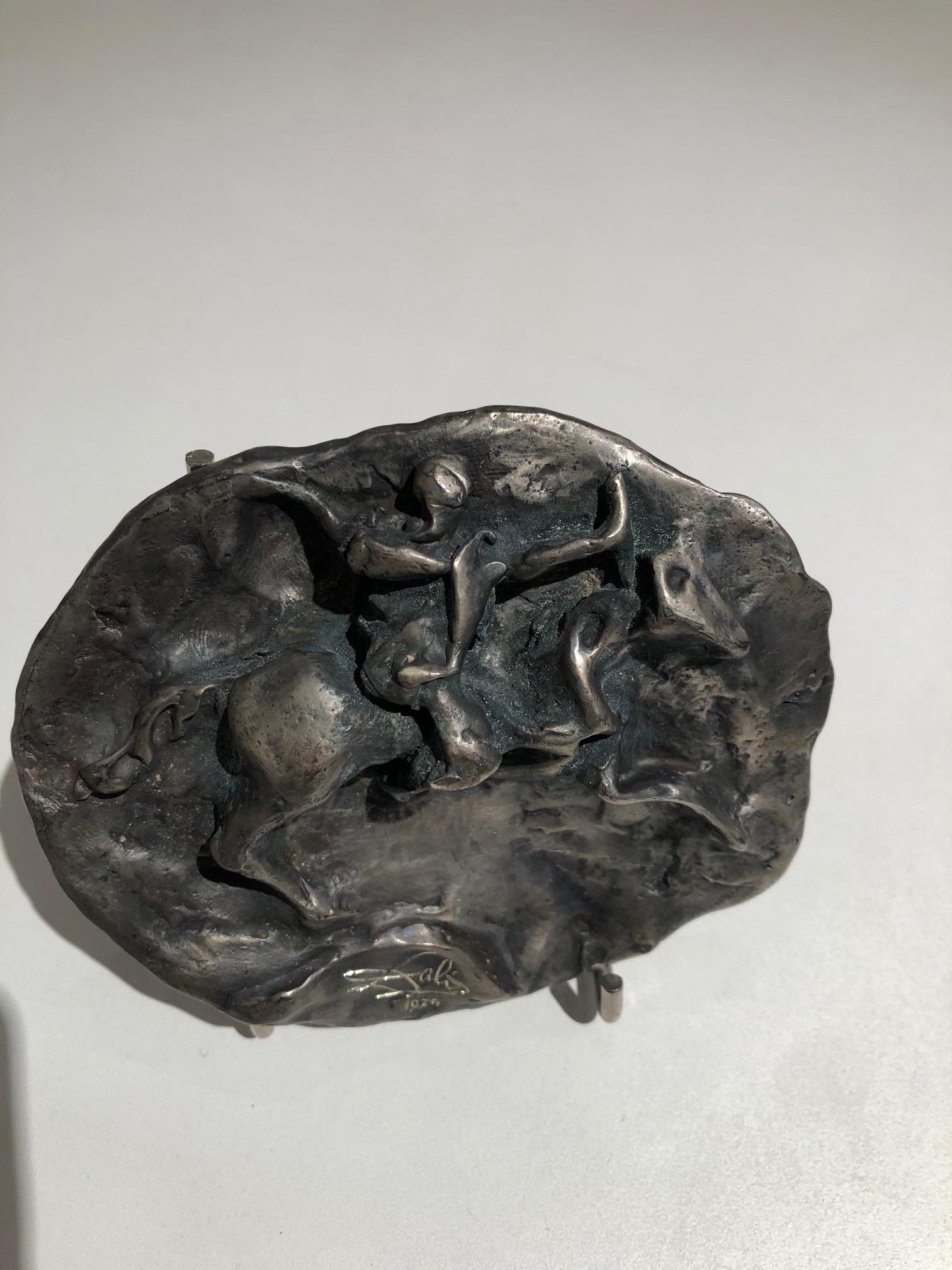 Salvador Dal: Originale moderne figurative Bronzeskulptur, Salvador Dal, „Hispanidad“ – Sculpture von Salvador Dalí
