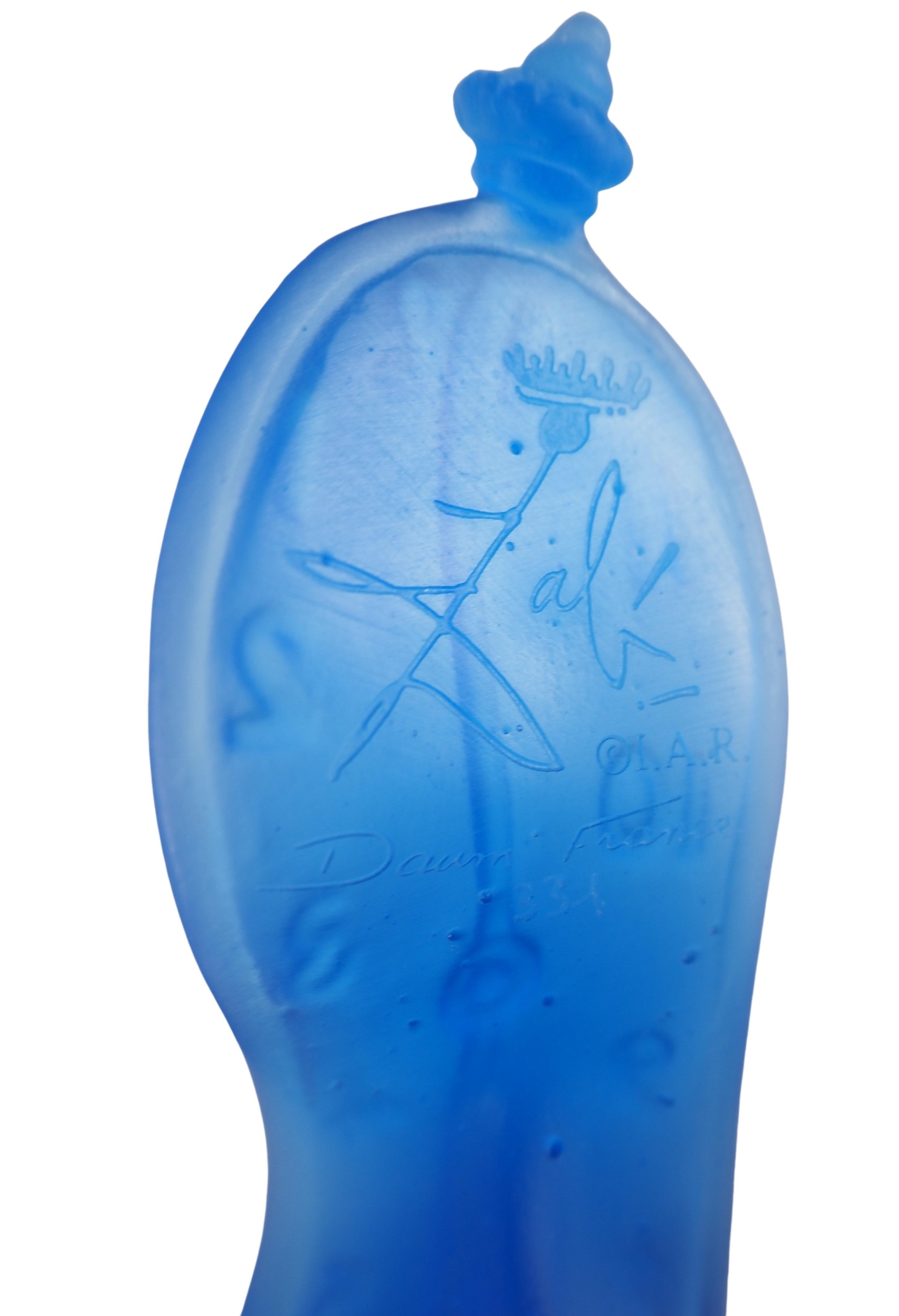 Salvador Dali (1904-1989) et Daum
Horloge Molt : La danse du temps 

Sculpture originale en pâte de verre
Édité et fabriqué à la main par la cristallerie Daum.
Signé dans le verre
environ 10,5 x 6,5 x 6 cm 
Authentifié par le sceau de Daum au dos et