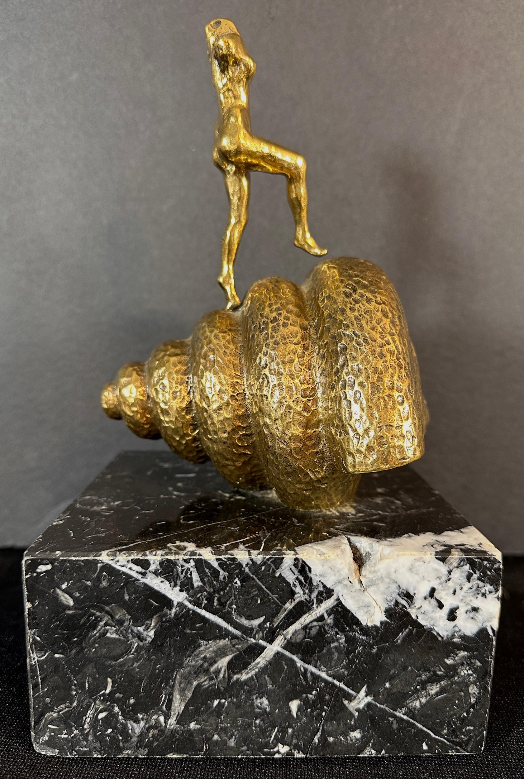 Die Treppe hinaufsteigender Akt/Hommage an Marcel Duchamp (Surrealismus), Sculpture, von Salvador Dalí