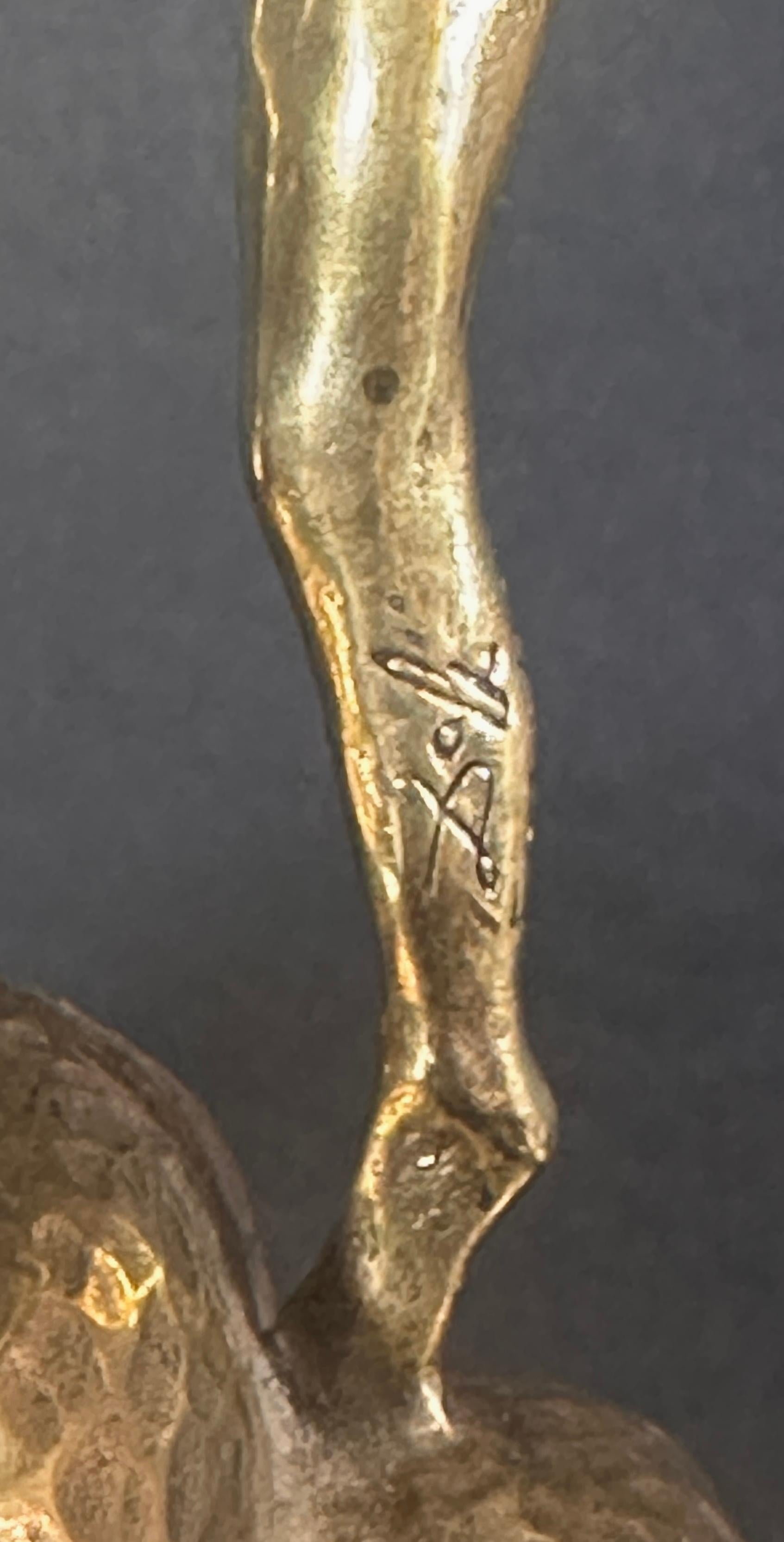Die Treppe hinaufsteigender Akt/Hommage an Marcel Duchamp (Gold), Figurative Sculpture, von Salvador Dalí