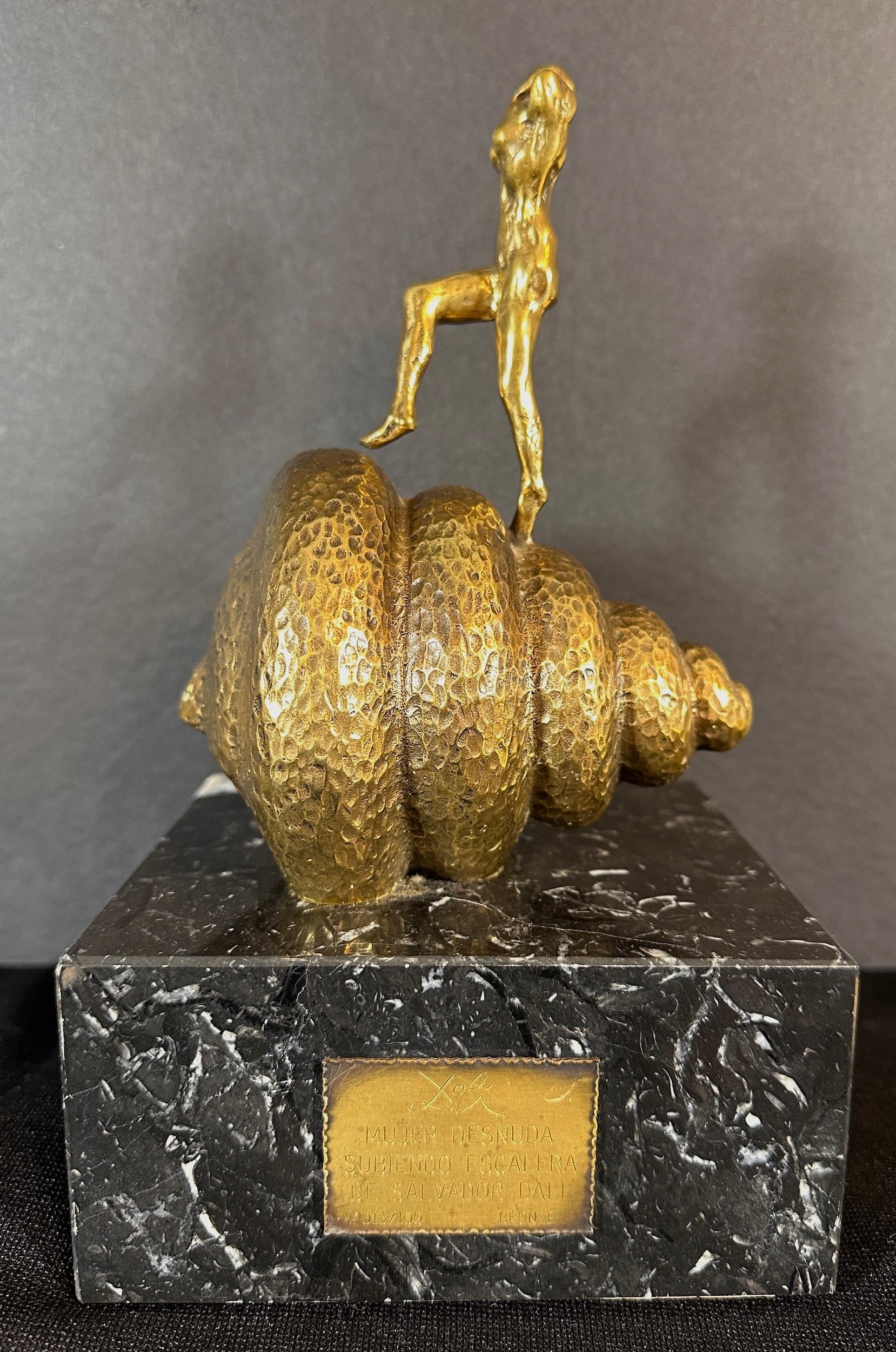 Salvador Dalí Figurative Sculpture – Die Treppe hinaufsteigender Akt/Hommage an Marcel Duchamp