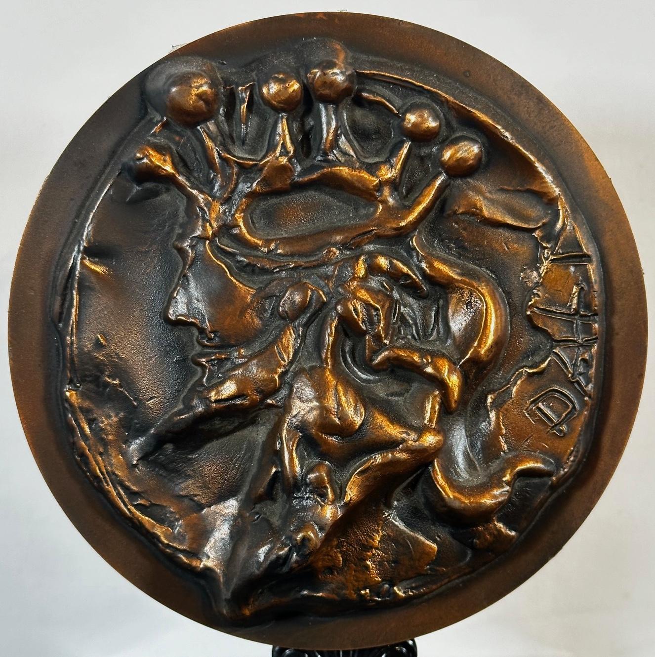 Bronzeskulptur unseres historischen Erbes – Sculpture von Salvador Dalí