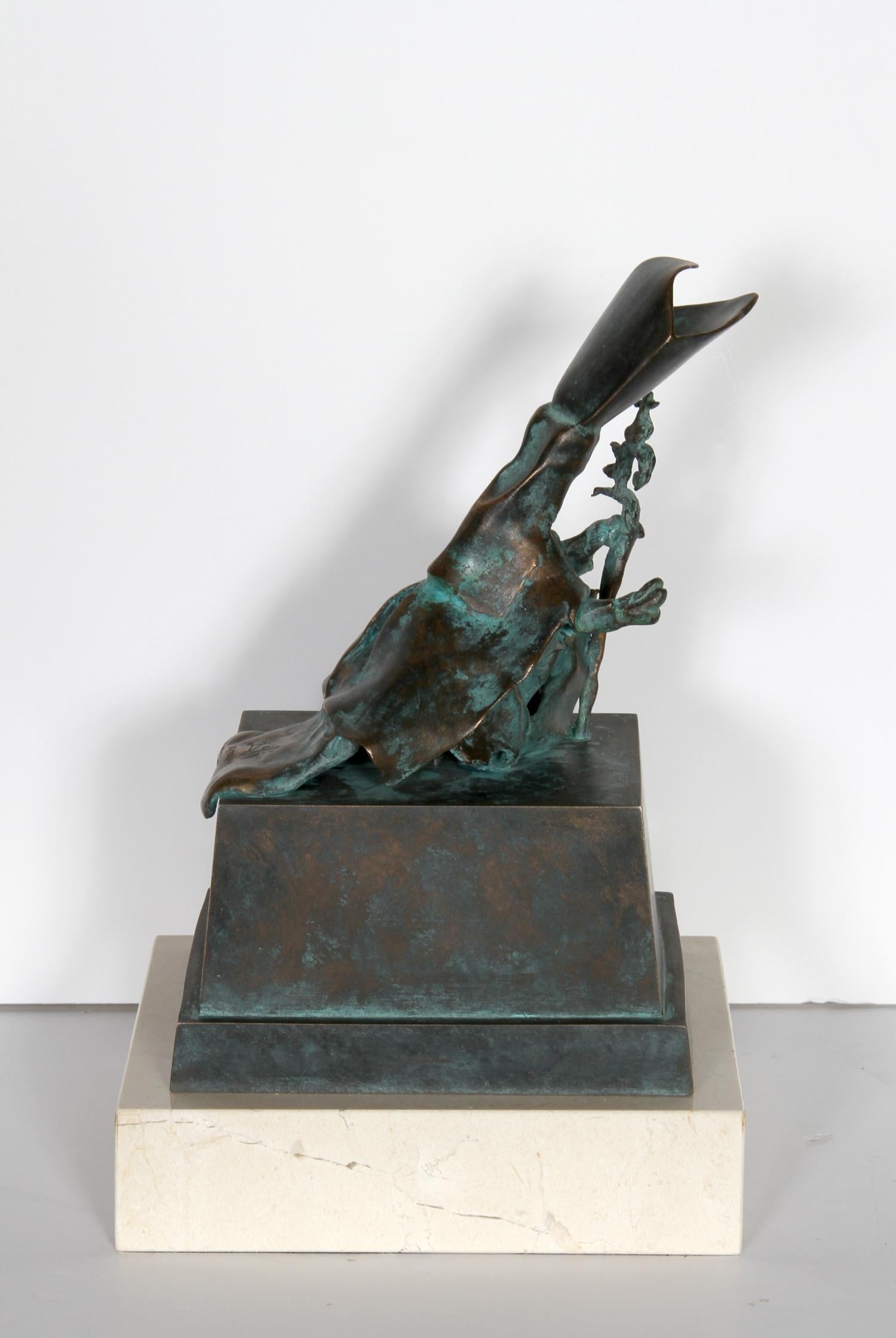 Der Heilige Narzissen der Fliesen – Sculpture von Salvador Dalí