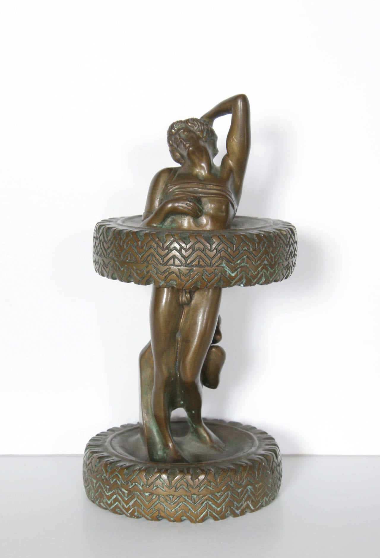 Lo schiavo Michelin, scultura surrealista in bronzo di Salvador Dalì