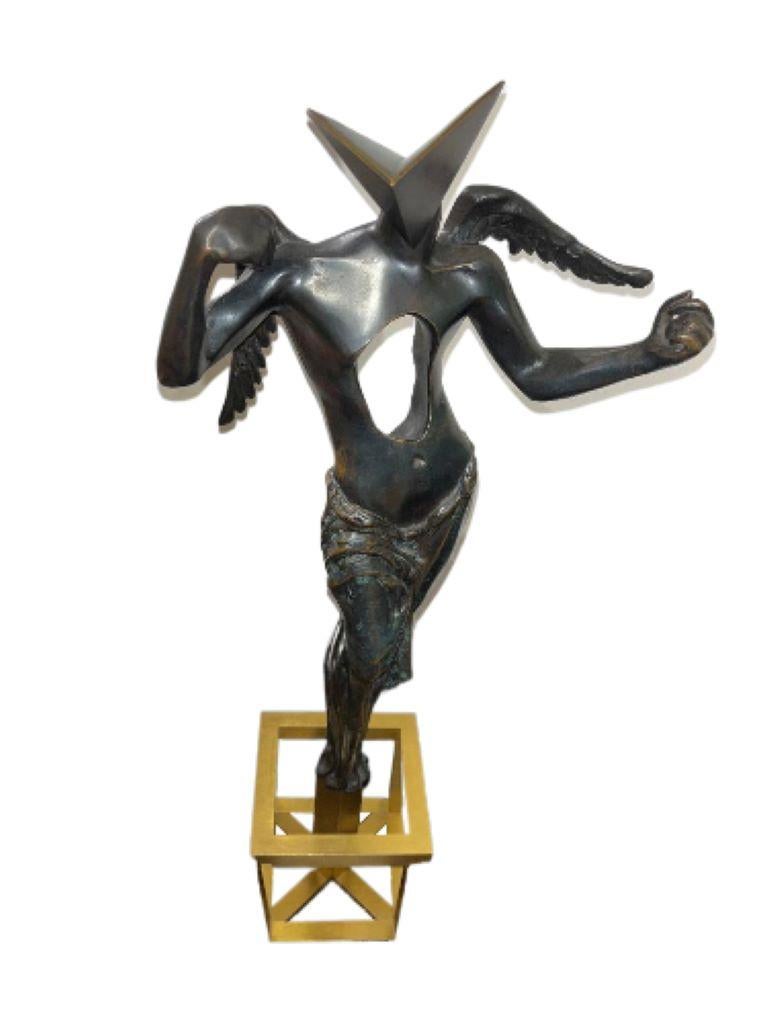 L'ange surréaliste (sculpture en bronze, 1983) - Or Figurative Sculpture par Salvador Dalí