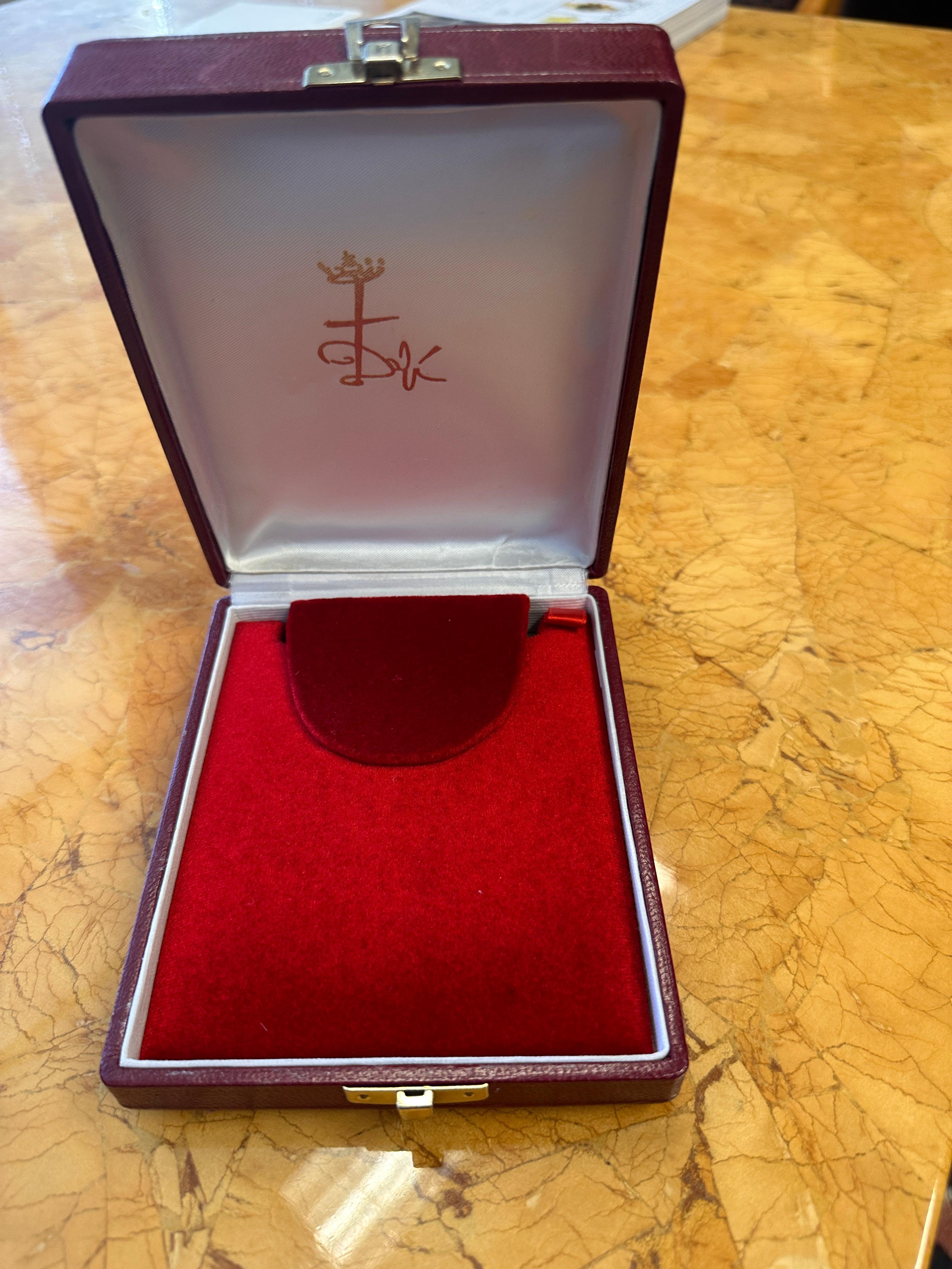 Salvador Dali St. Johns Collana con ciondolo a catena in oro 18k in vendita 7