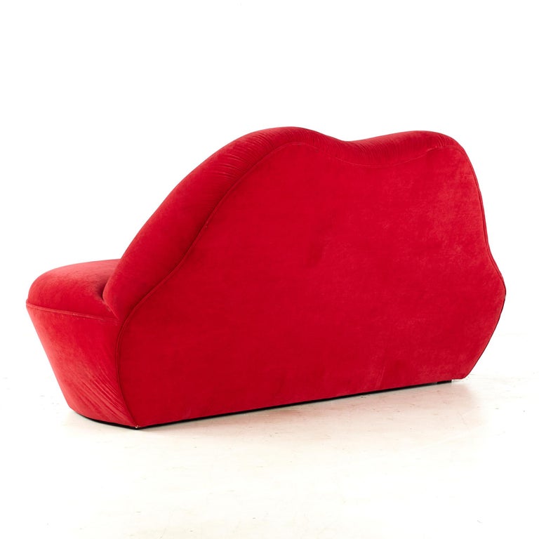Salvador Dali Style Mid Century Lip Shaped Sofa For Sale at 1stDibs