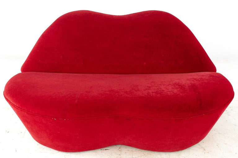 Salvador Dali Style Mid Century Lip Shaped Sofa For Sale at 1stDibs