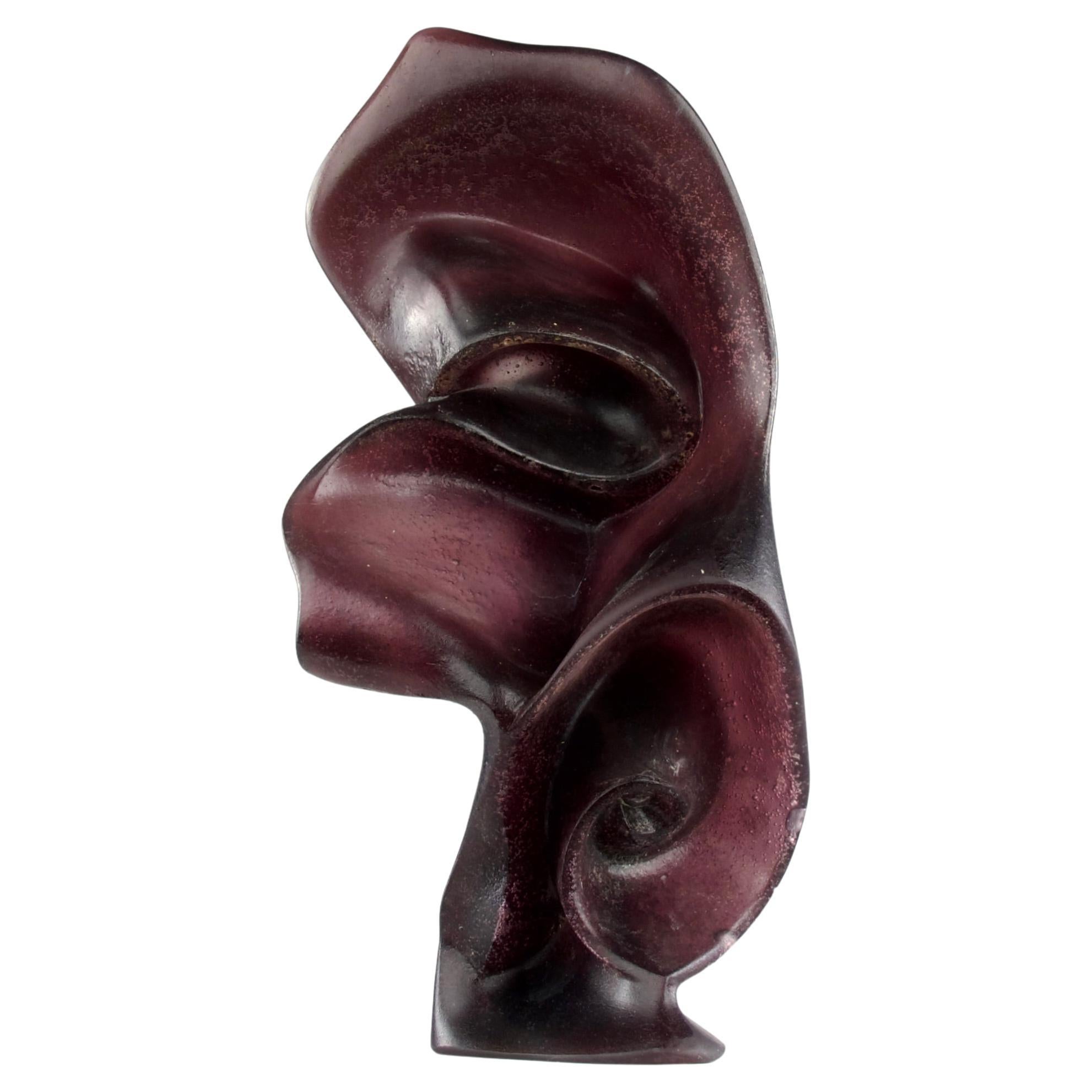 How do you identify Daum crystal?