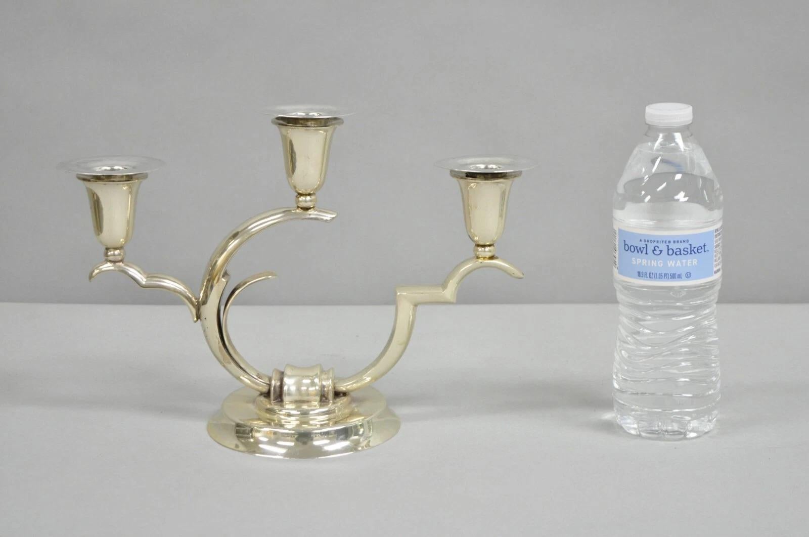 Candelieri d'epoca in argento 925 scultoreo Salvador de la Serna Art Deco (circa 24,5 once ciascuno) - una coppia. Circa metà del XX secolo. Misure: 8