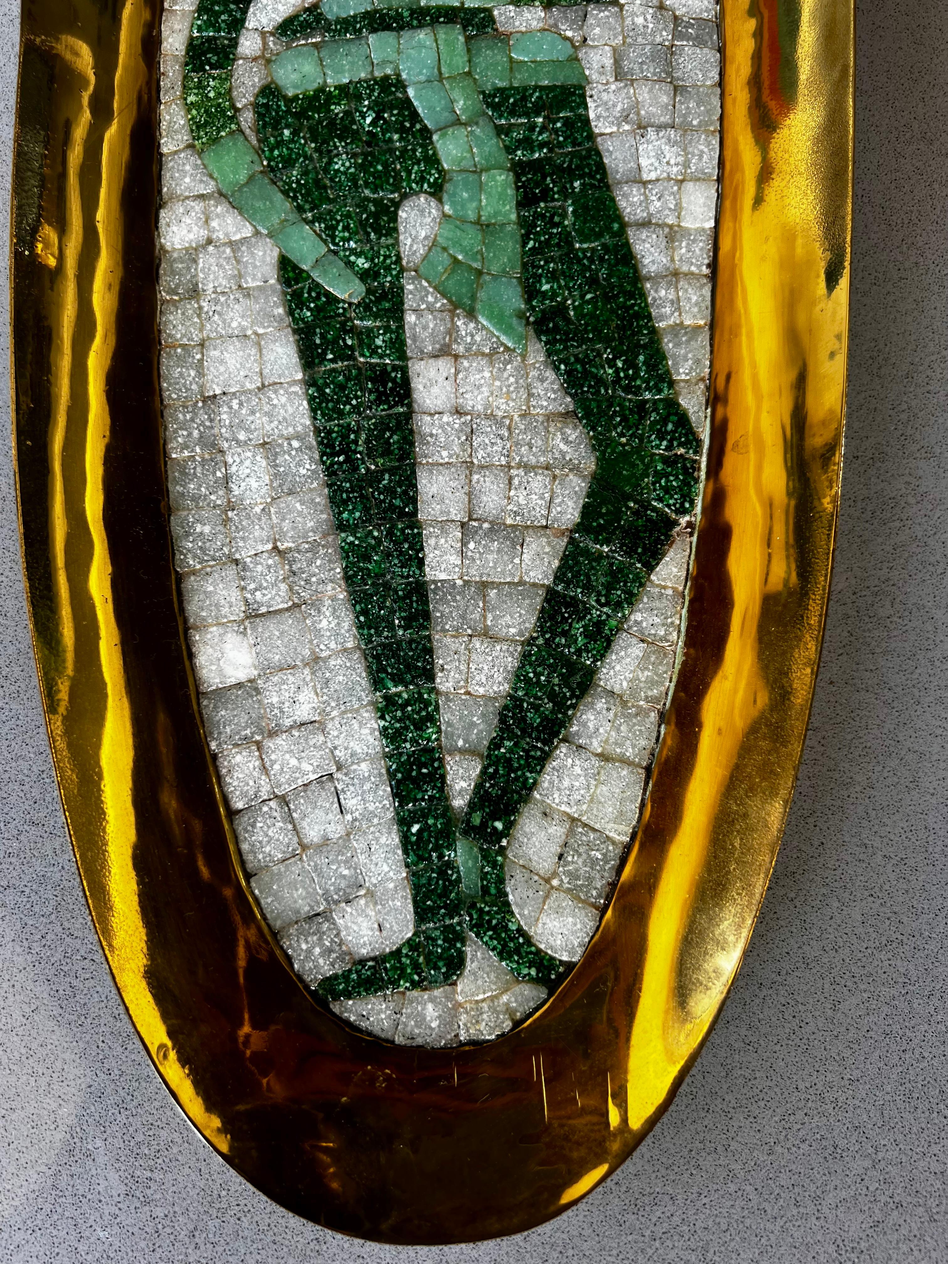 Mid-Century moderno Vassoio in mosaico e ottone di Salvador Teran in vendita