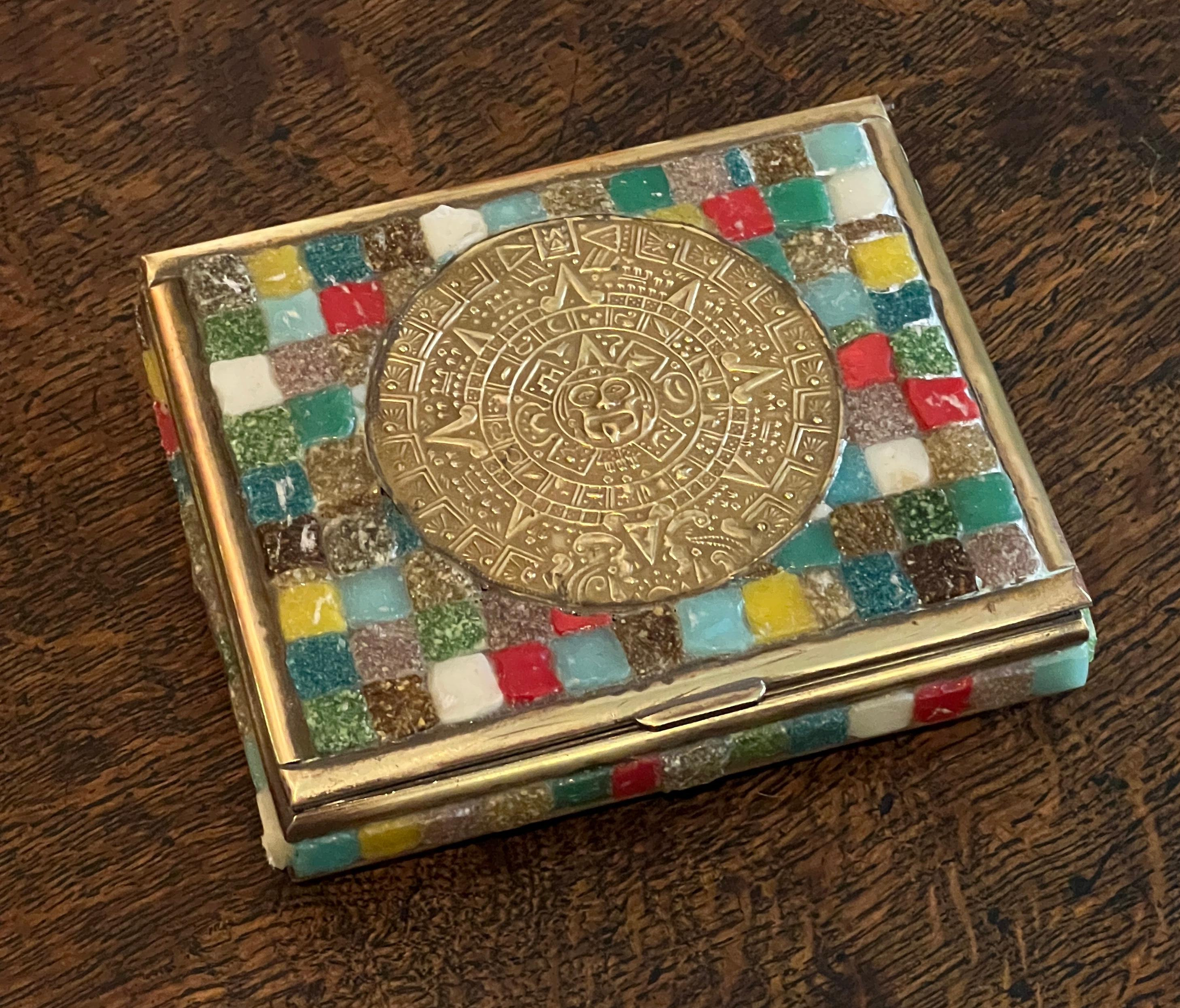 Salvador Teran Mosaik Mexikanisch Messing und Fliesen-Box mit Azteken-Medaillon im Angebot 4