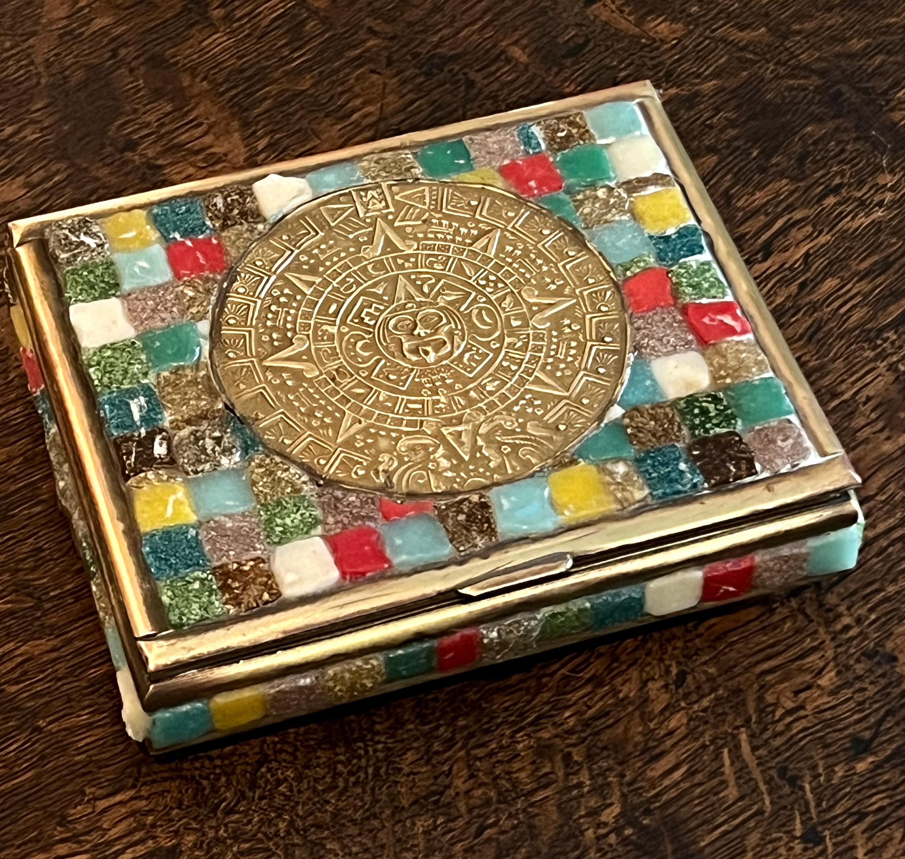Salvador Teran Mosaik Mexikanisch Messing und Fliesen-Box mit Azteken-Medaillon im Angebot 3