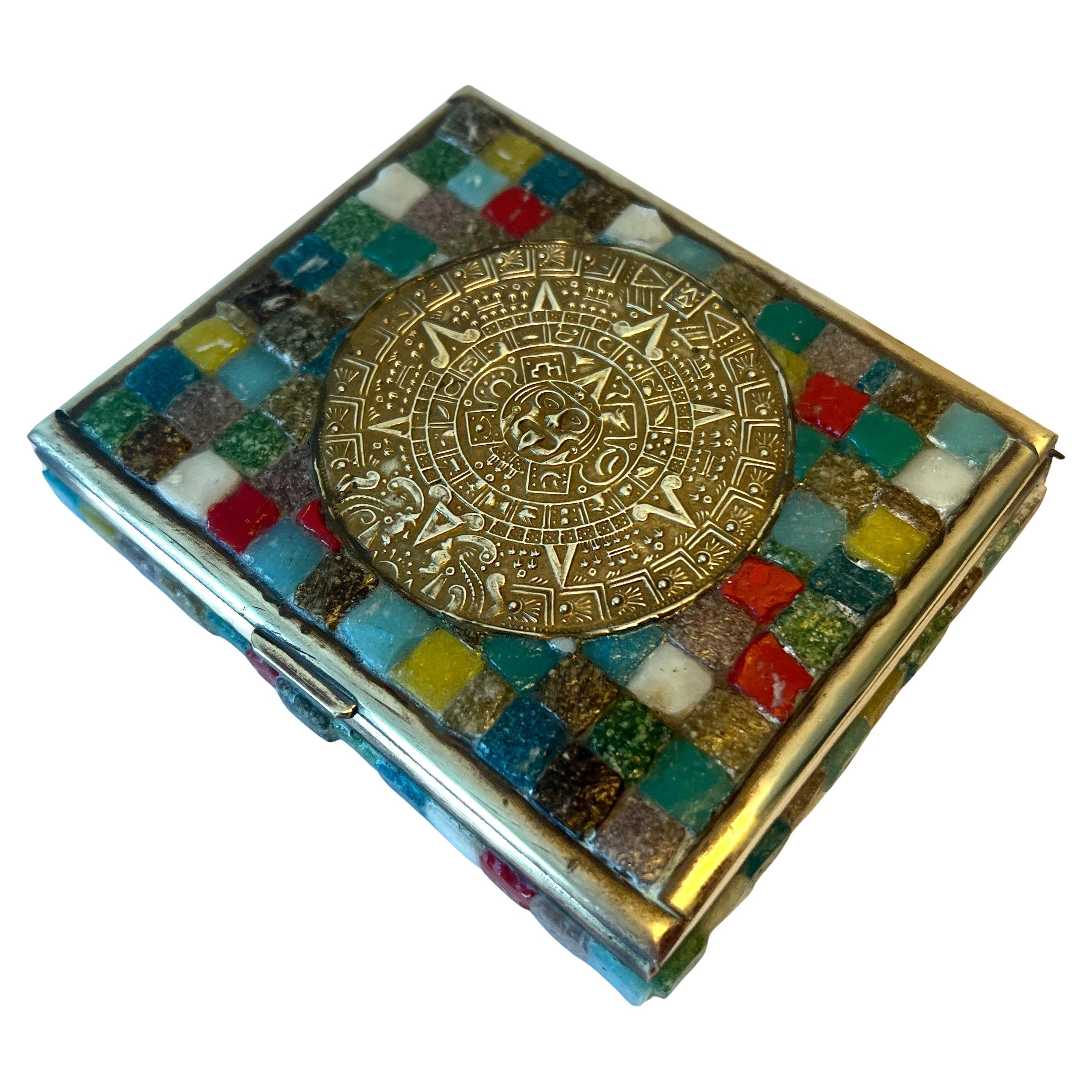 Salvador Teran Mosaik Mexikanisch Messing und Fliesen-Box mit Azteken-Medaillon im Angebot
