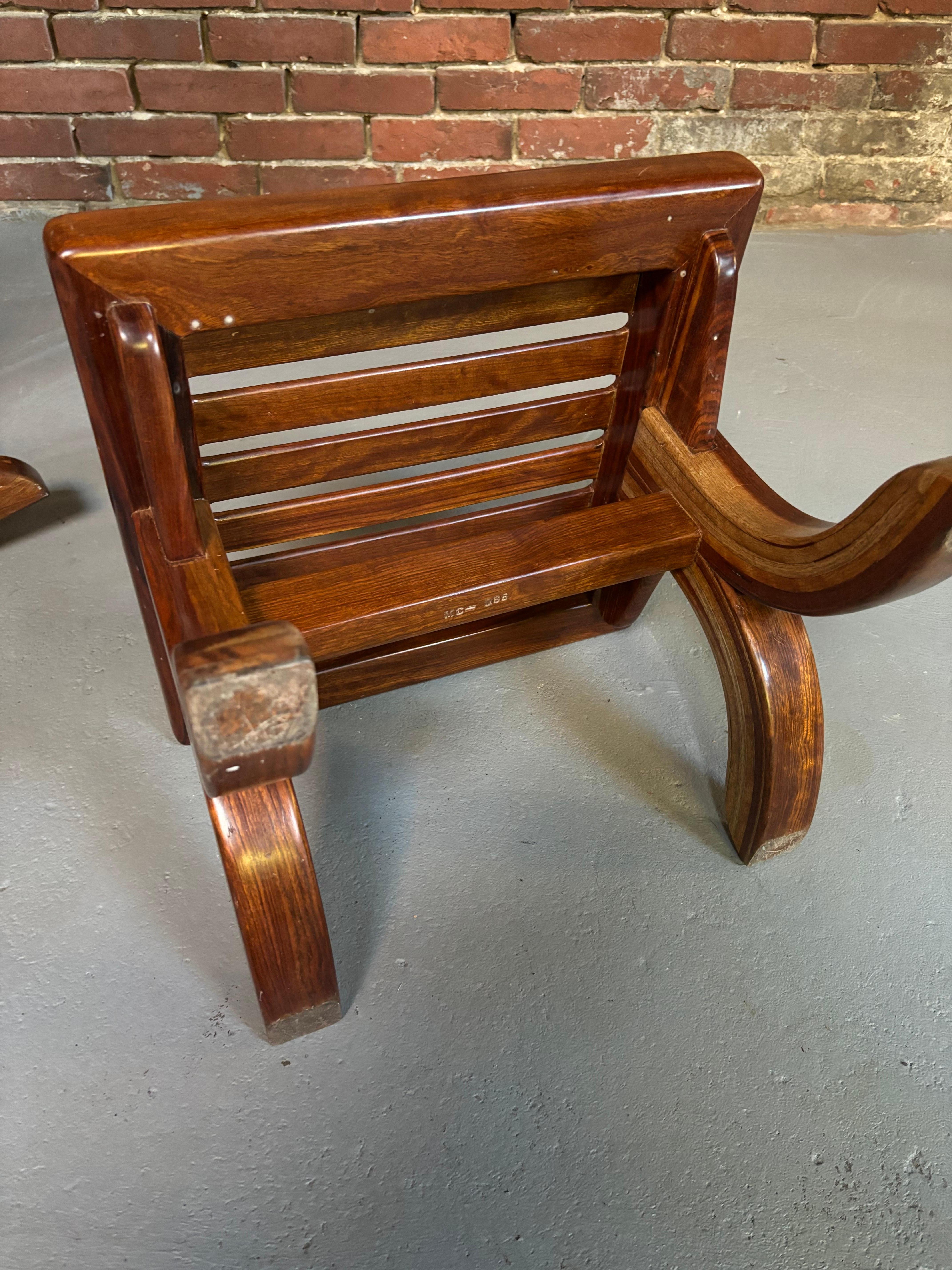 Balancín y Otomana Cantilever de Madera Exótica Salvador Vidal en venta 5