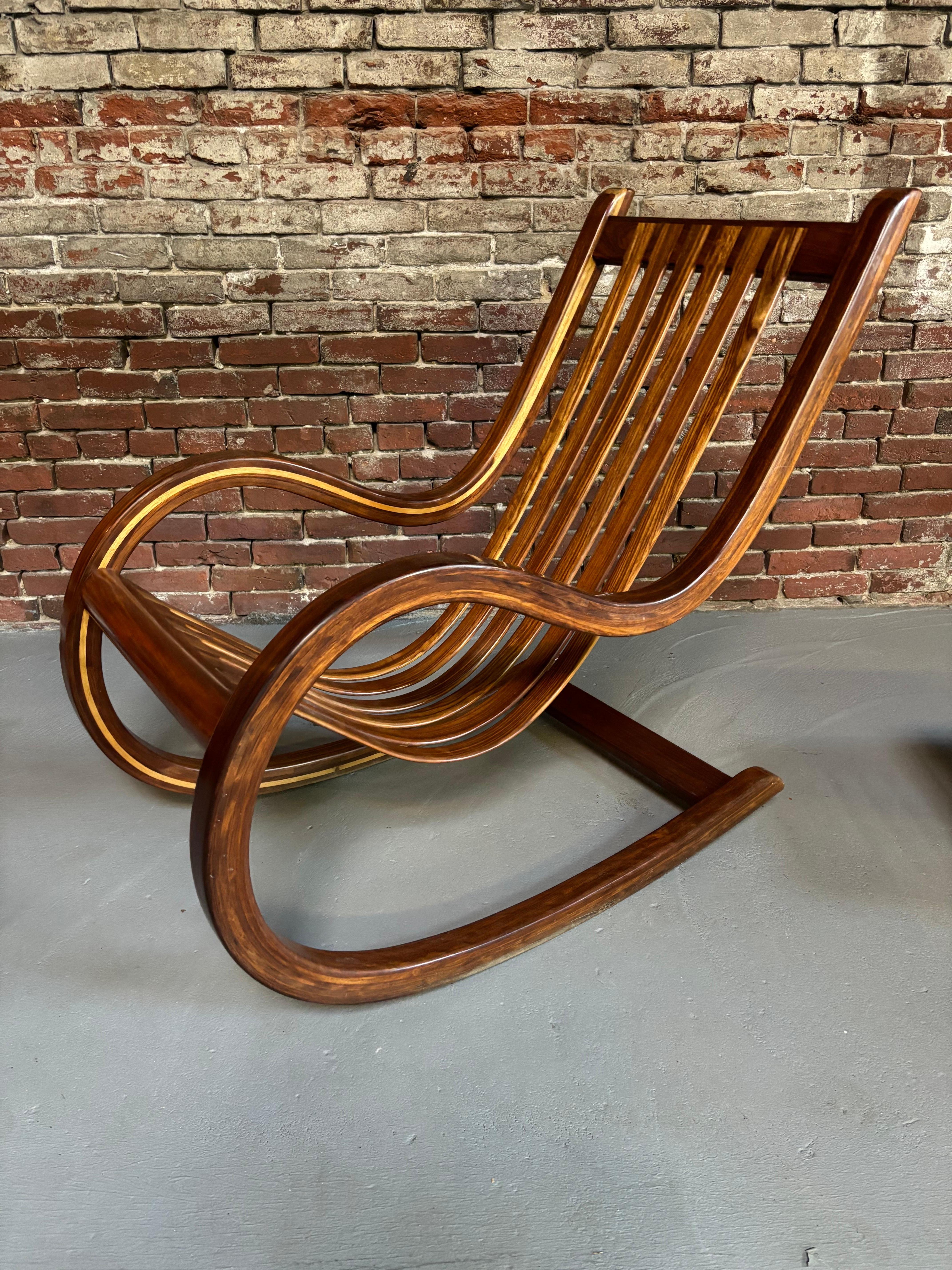 Balancín y Otomana Cantilever de Madera Exótica Salvador Vidal Madera dura en venta