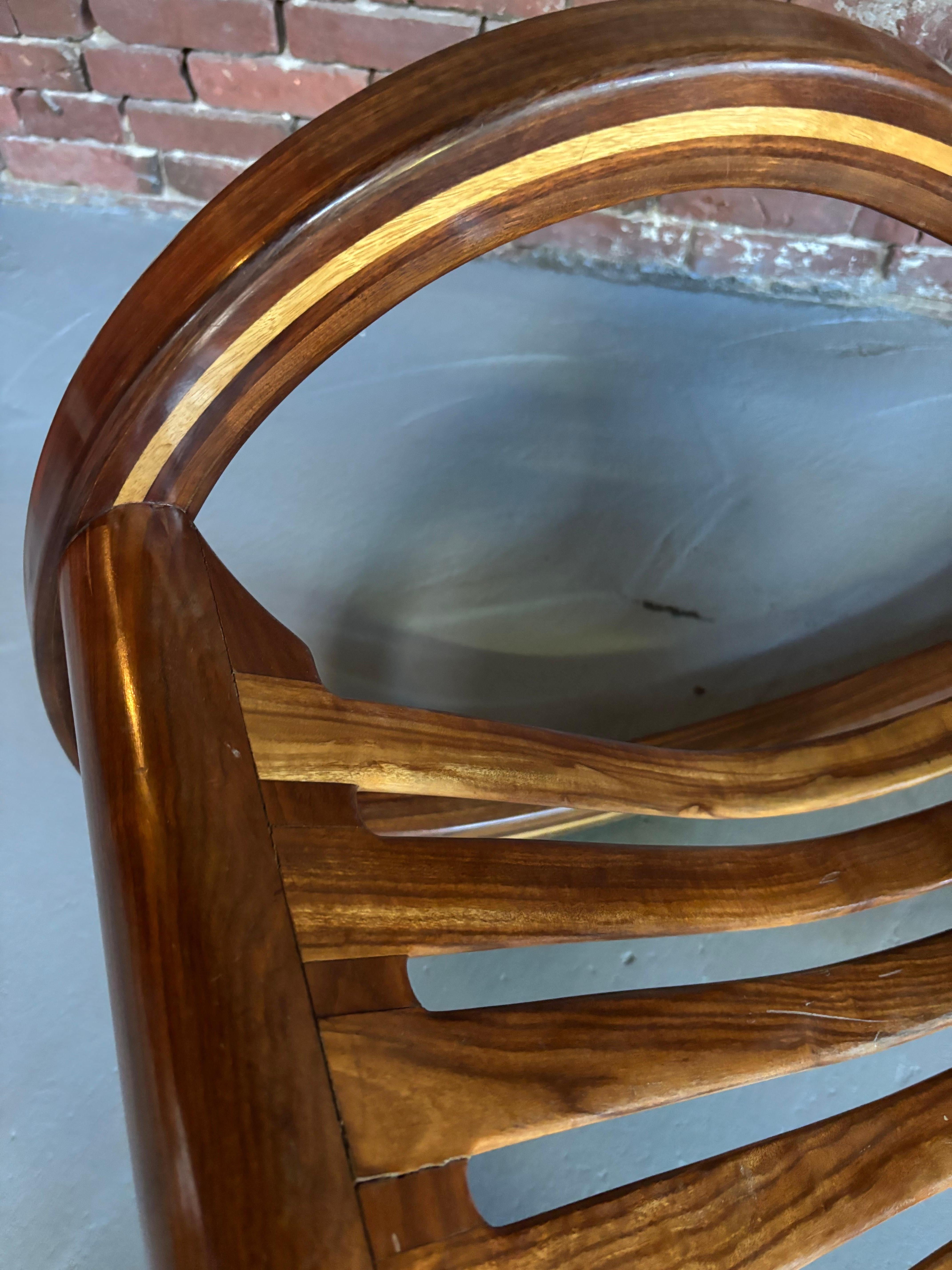 Balancín y Otomana Cantilever de Madera Exótica Salvador Vidal en venta 2