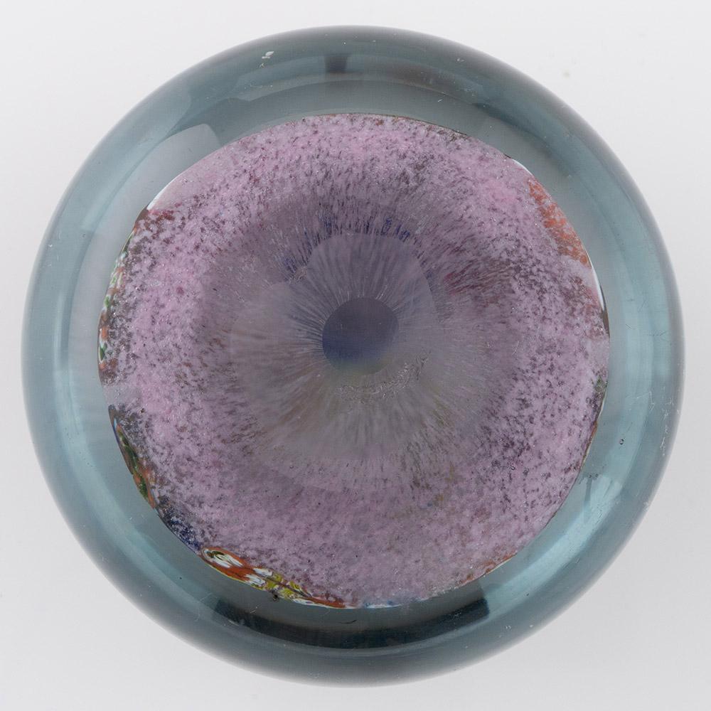 Salvador Ysart Briefbeschwerer Spaced Millefiori um 1950 (Mitte des 20. Jahrhunderts) im Angebot
