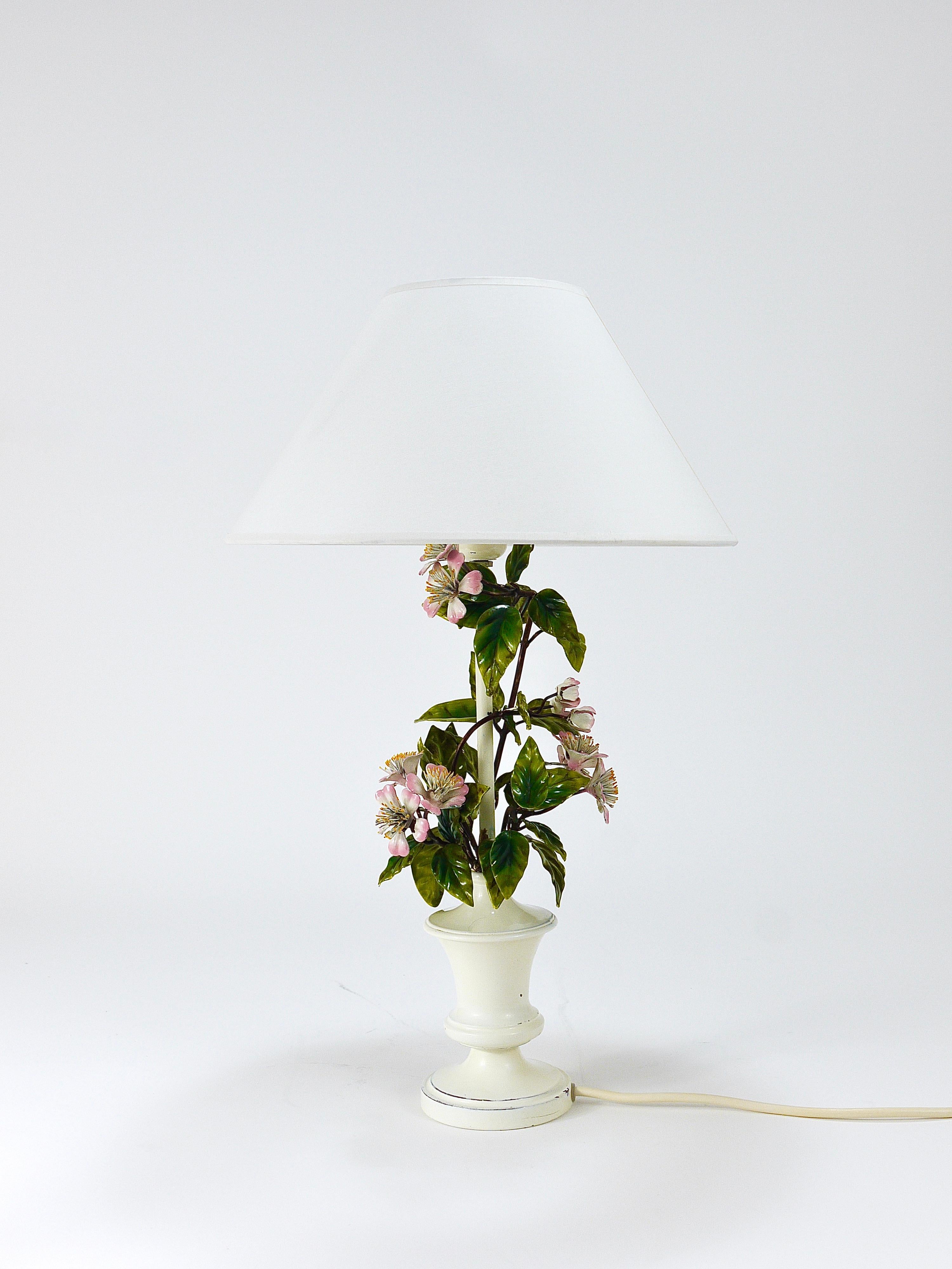 Salvadori Hand Painted Wild Apple Blossom Toleware Table Lamp, Italy, 1950s For Sale 4