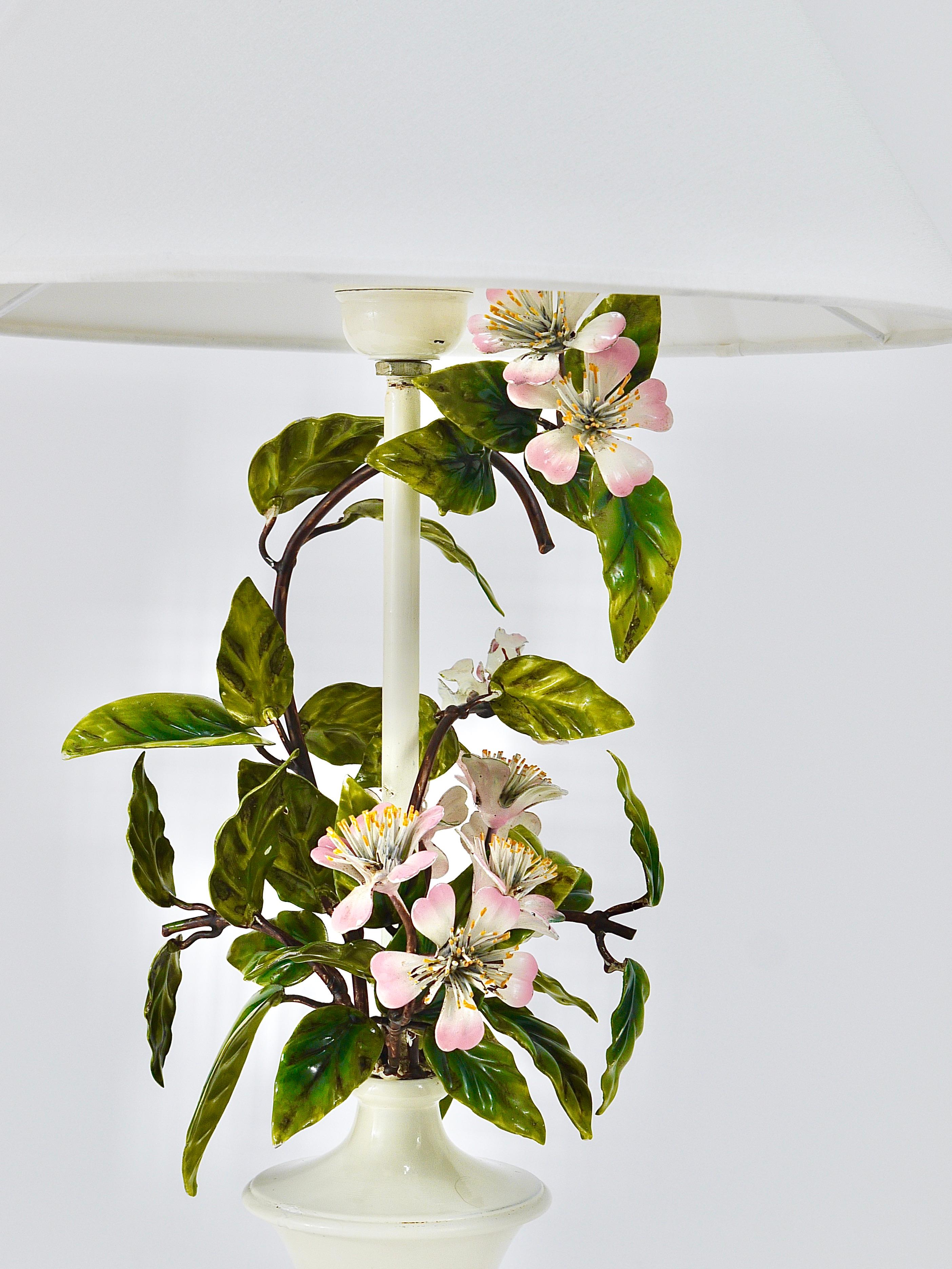 Salvadori Hand Painted Wild Apple Blossom Toleware Table Lamp, Italy, 1950s For Sale 5