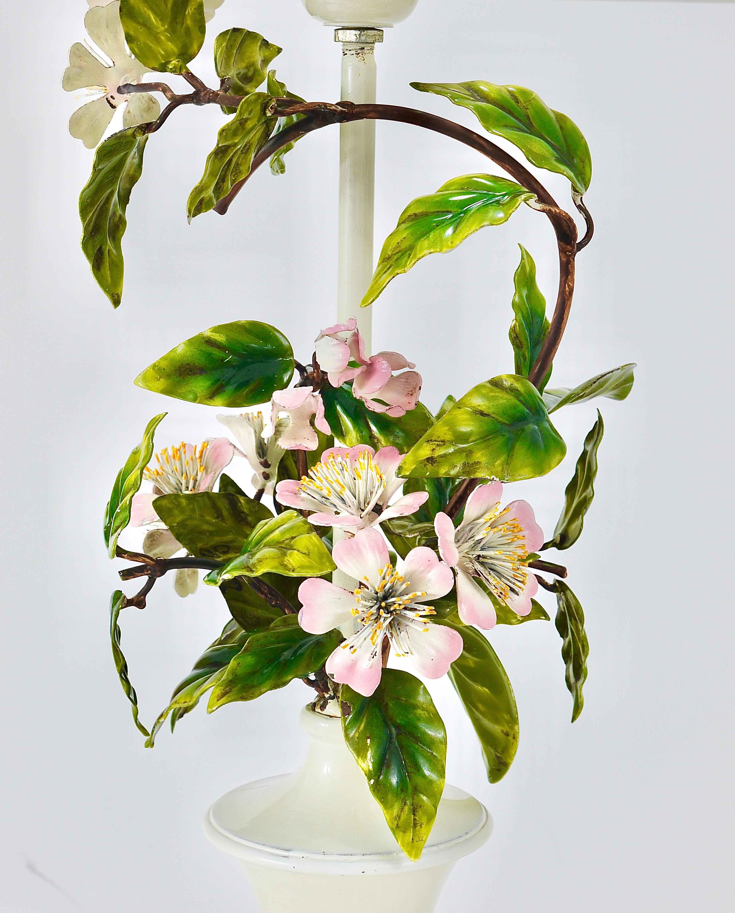 Salvadori Hand Painted Wild Apple Blossom Toleware Table Lamp, Italy, 1950s For Sale 1