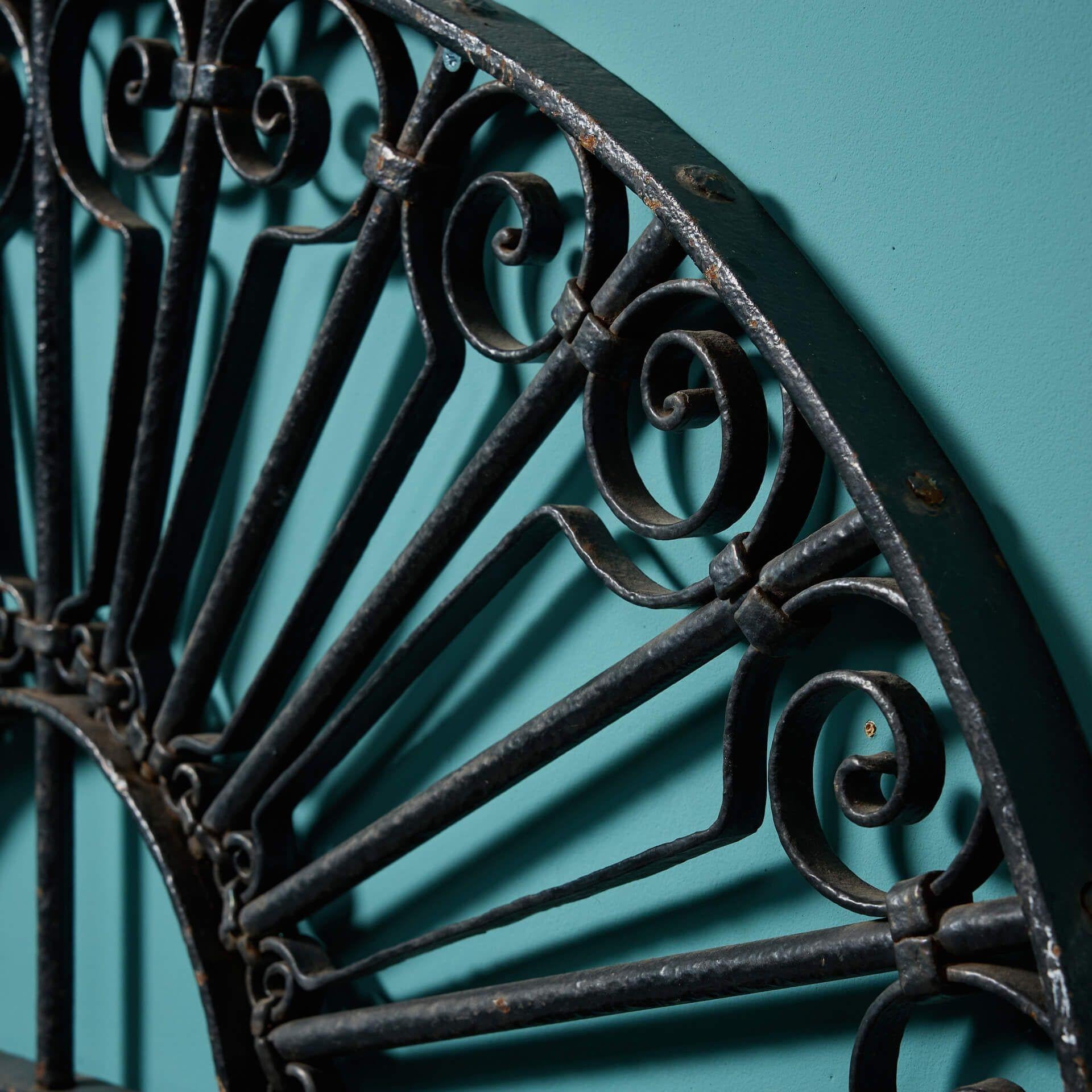 Vitrail en fer forgé ancien de récupération État moyen - En vente à Wormelow, Herefordshire