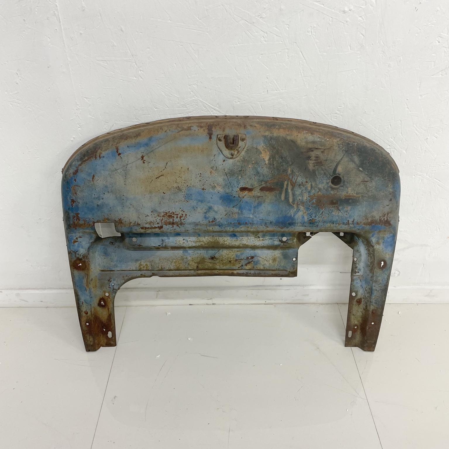 Art
Salvaged Art Blue Oxidized Old Metal Piece in tarnished distress
Measures: 3 D x 23.5 H x 31 W
Unrestored distressed salvage condition.
See images provided.