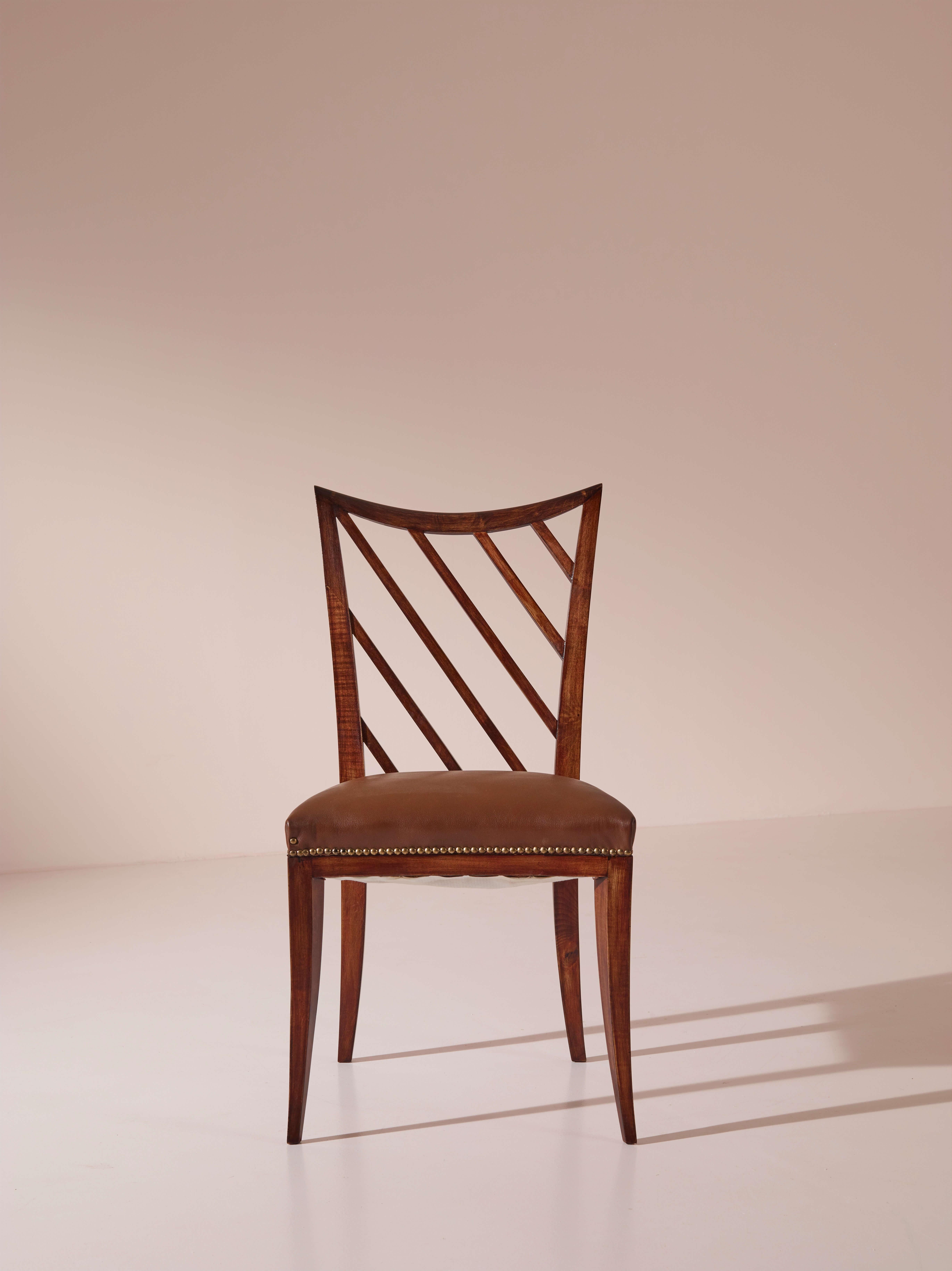 Juego de 12 sillas de comedor de nogal y cuero Salvati & Tresoldi, Italia, años 50 Moderno de mediados de siglo en venta