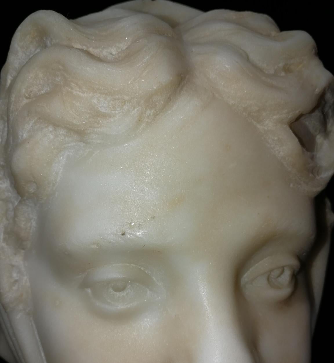 Scultura in marmo italiana ritratto di fanciulla religiosa del XIX secolo For Sale 2