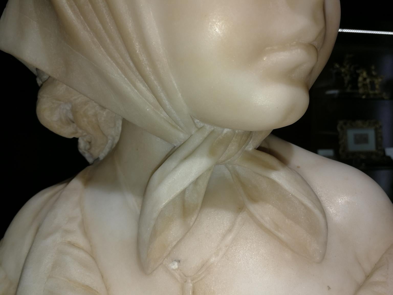 Scultura in marmo italiana ritratto di fanciulla religiosa del XIX secolo For Sale 3