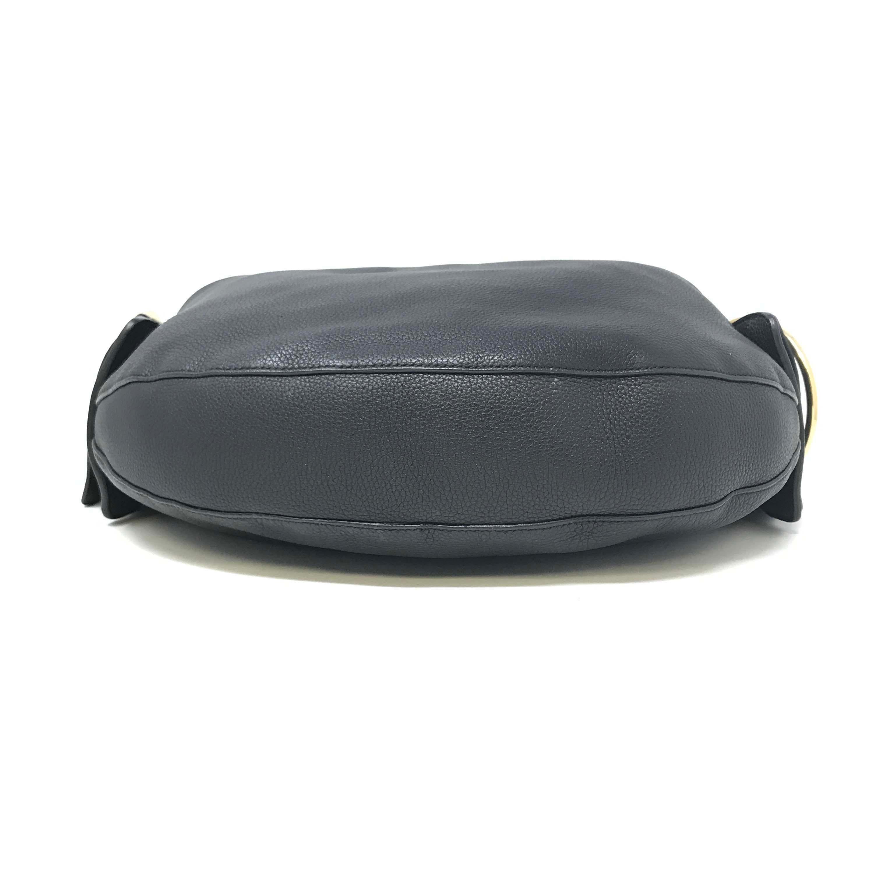 Salvatore Ferragamo 647216 21F870 Black Leather Hobo Women's Bag In Excellent Condition For Sale In New York, NY