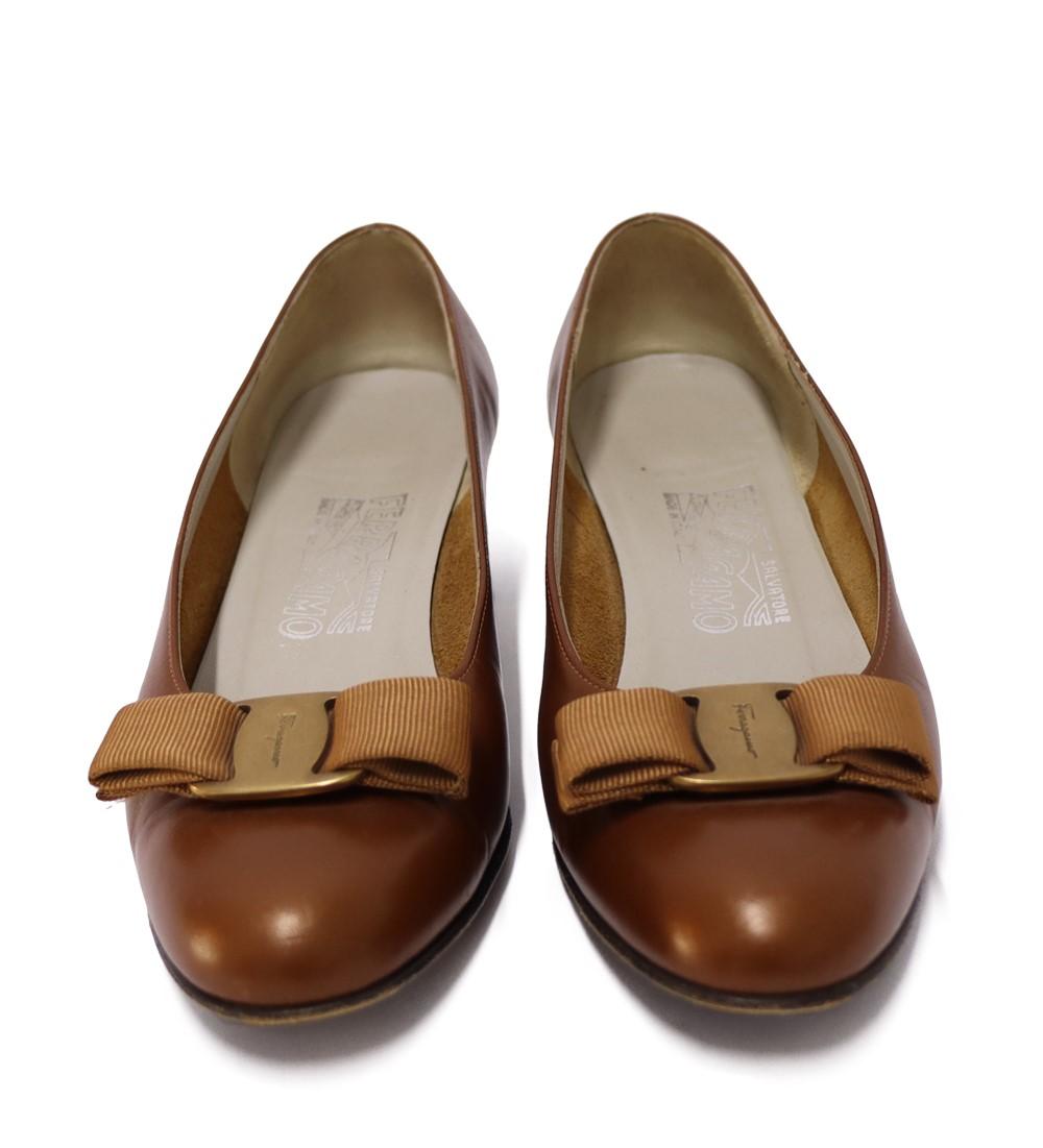 Women's Salvatore Ferragamo 7.5 US Tan Leather Vara 1 Pumps 30