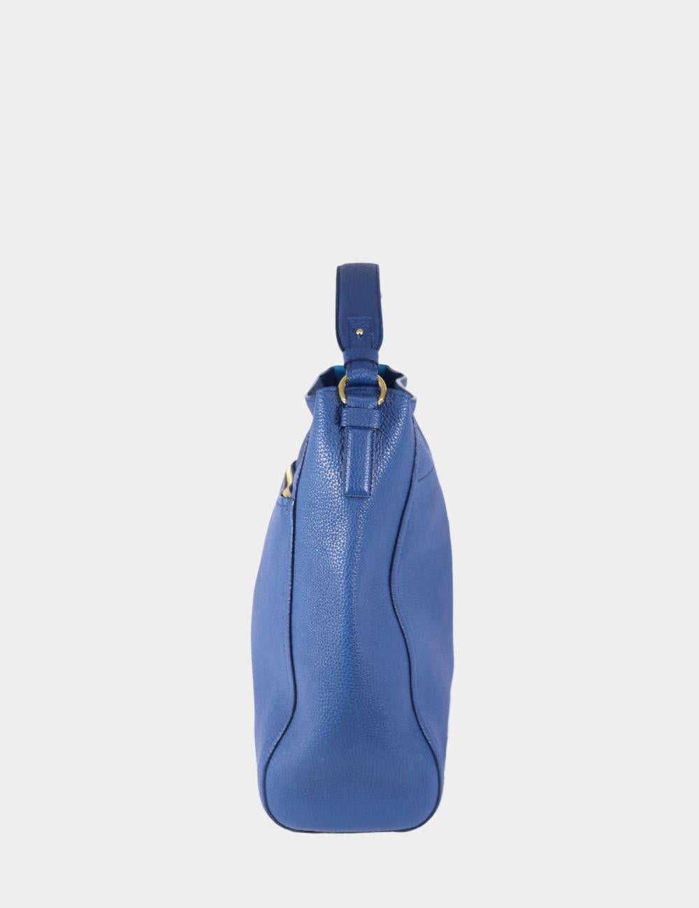 Salvatore Ferragamo Ally Hobo Bag, Features front zip pocket, zip closure, logo, one shoulder strap, and interior pockets.

Material: Leather
Hardware: Gold
Height: 32cm
Width: 35cm
Depth: 13cm
Shoulder Drop: 12cm 
Overall condition: