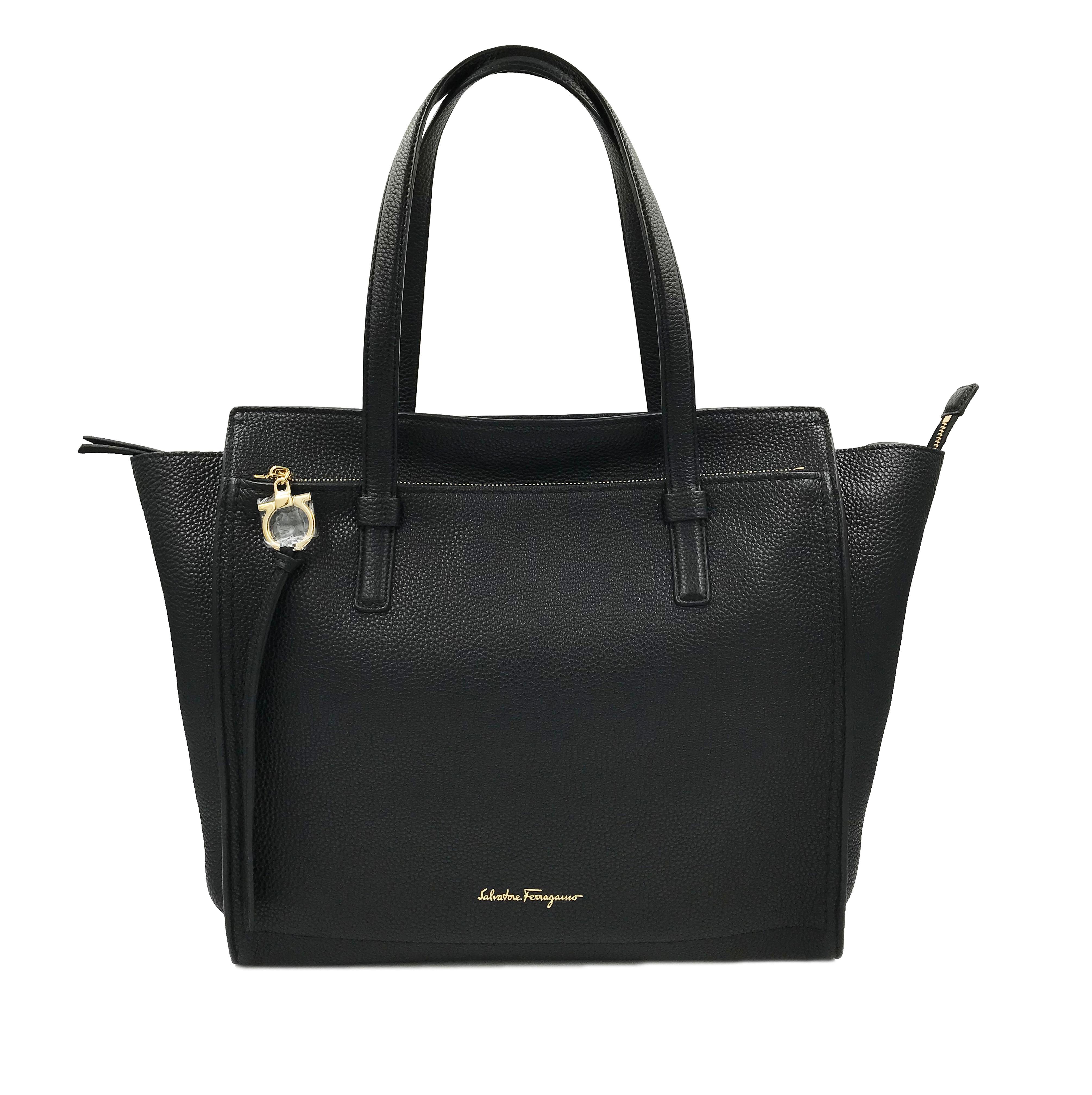 Salvatore Ferragamo Amy Leather Black Tote Ladies Bag 21F215612616 In Excellent Condition In New York, NY