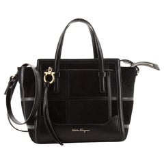 Salvatore Ferragamo Amy Tragetasche aus Segeltuch und Wildleder