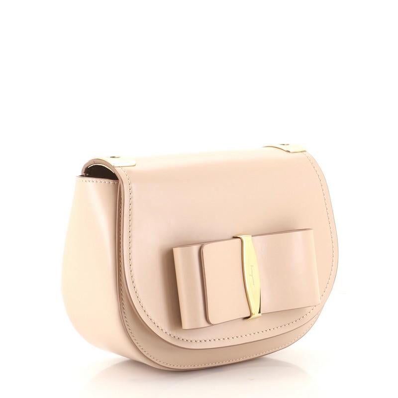 Salvatore Ferragamo Anna Vara Klappe Umhängetasche Leder Klein (Beige)