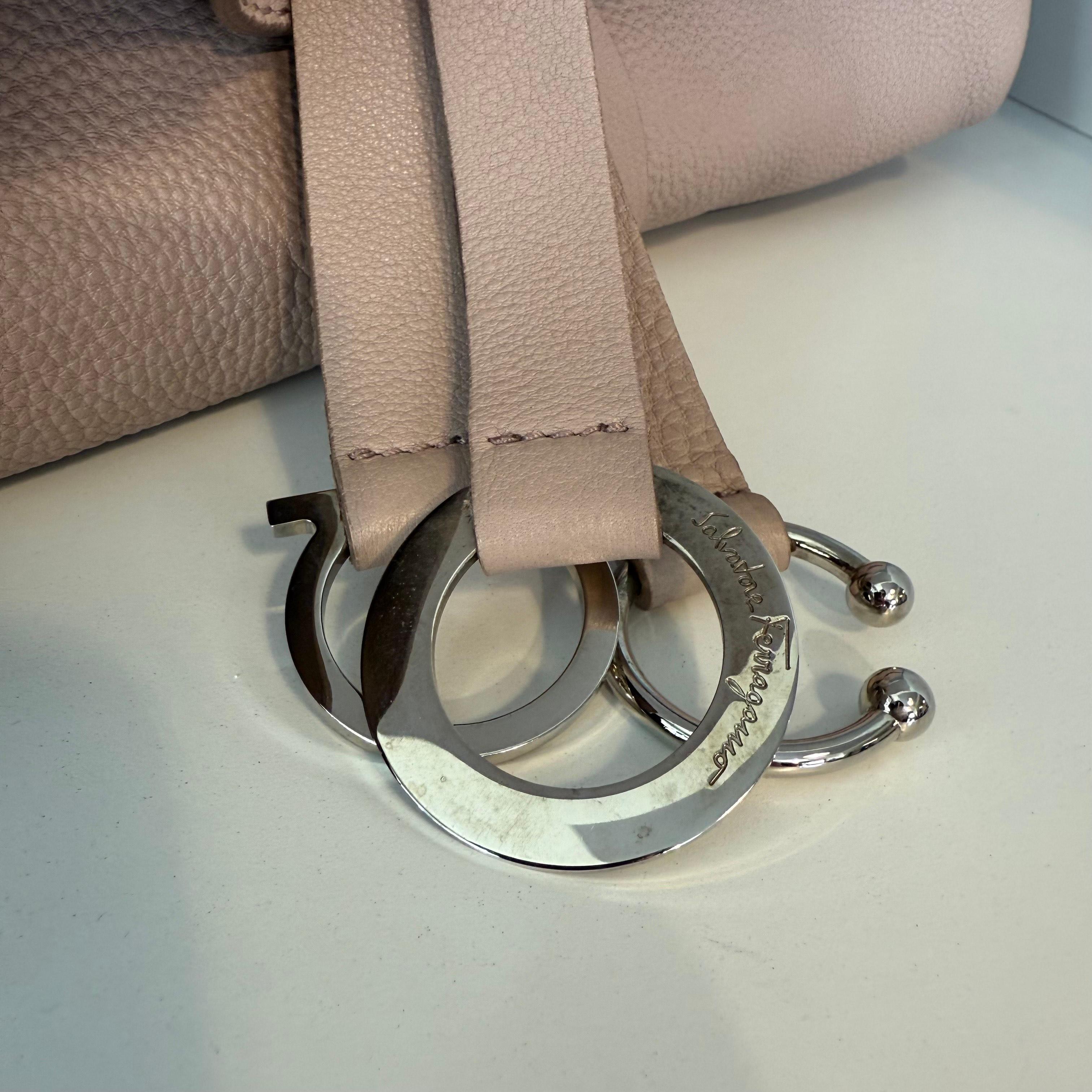 Maxi Pochette de Piel Rosa Antigua Salvatore Ferragamo en Bueno estado para la venta en Gazzaniga (BG), IT