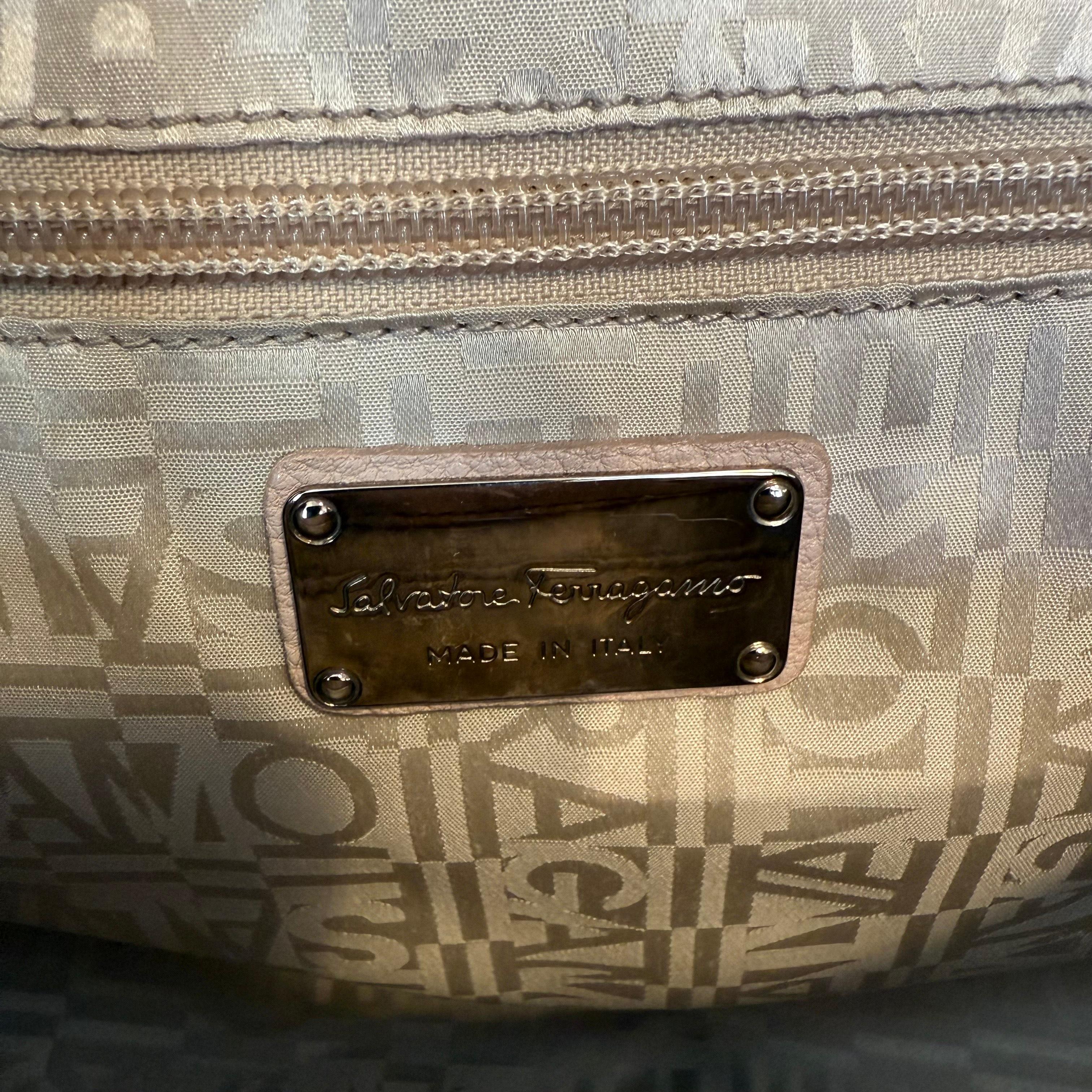 Maxi Pochette de Piel Rosa Antigua Salvatore Ferragamo en venta 4