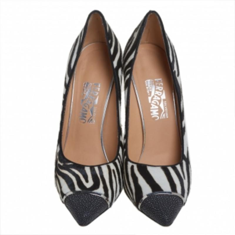 Salvatore Ferragamo B/W Zebra Print Calf Hair And Stingray Leather Pumps Size 40 In Good Condition For Sale In Dubai, Al Qouz 2