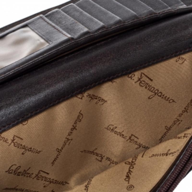 Salvatore Ferragamo Beige/Brown Gancini Canvas and Leather Wallet In Fair Condition For Sale In Dubai, Al Qouz 2