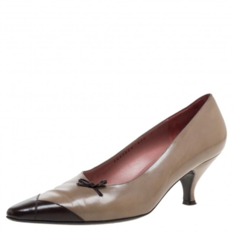 Salvatore Ferragamo Beige/Brown Leather Bow Detail Pumps Size 39.5 For Sale 1