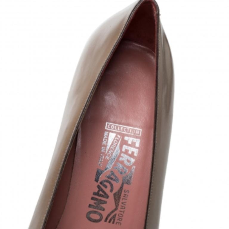 Salvatore Ferragamo Beige/Brown Leather Bow Detail Pumps Size 39.5 For Sale 2